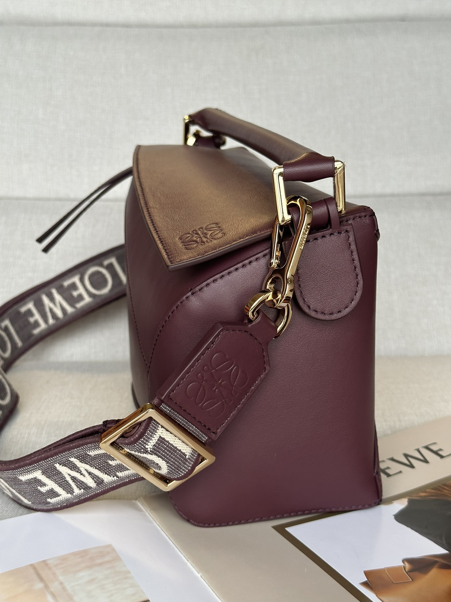 LOEWE Small Puzzle bag in classic calfskin 24x10.5x16.5cm