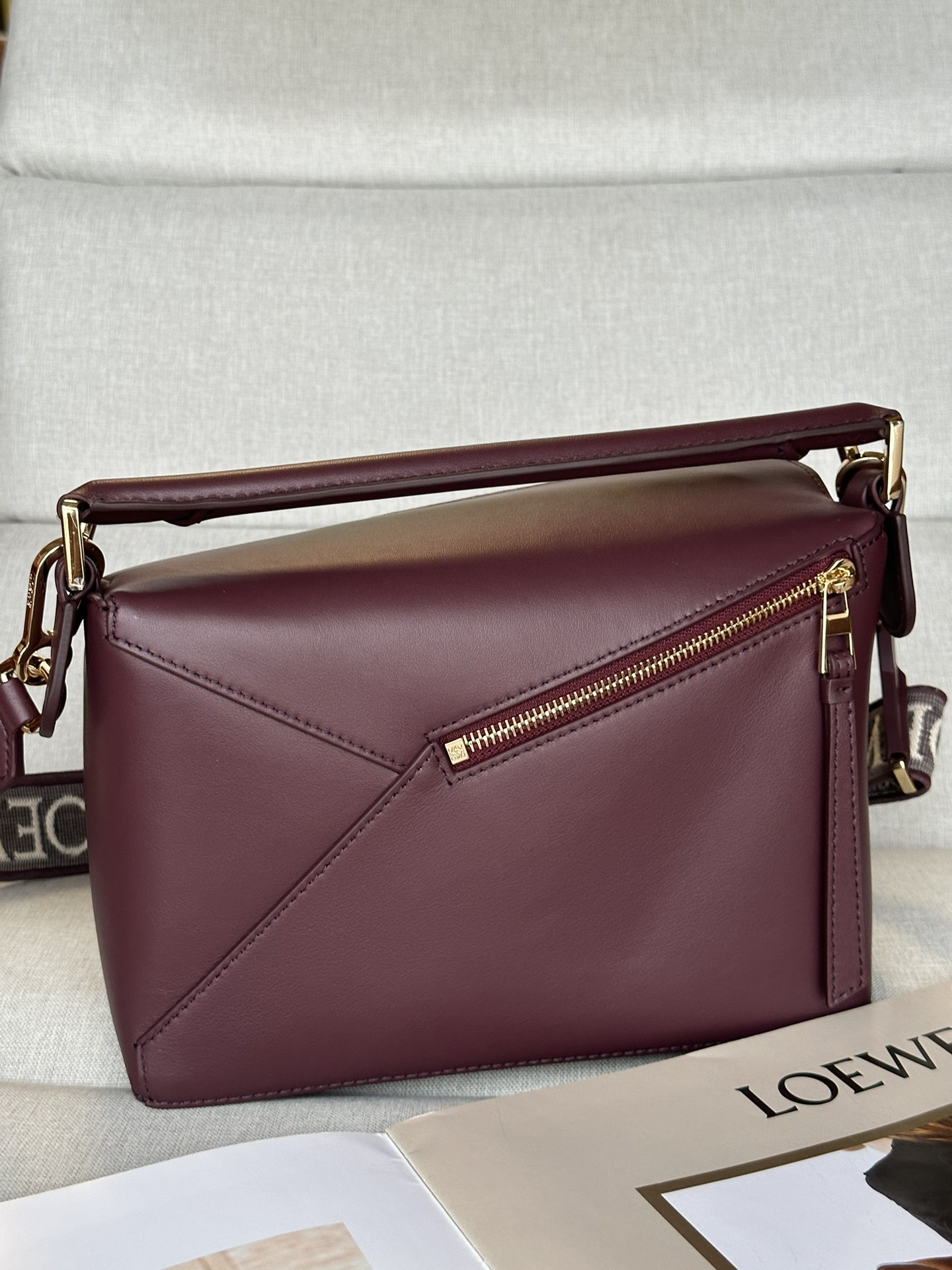 LOEWE Small Puzzle bag in classic calfskin 24x10.5x16.5cm