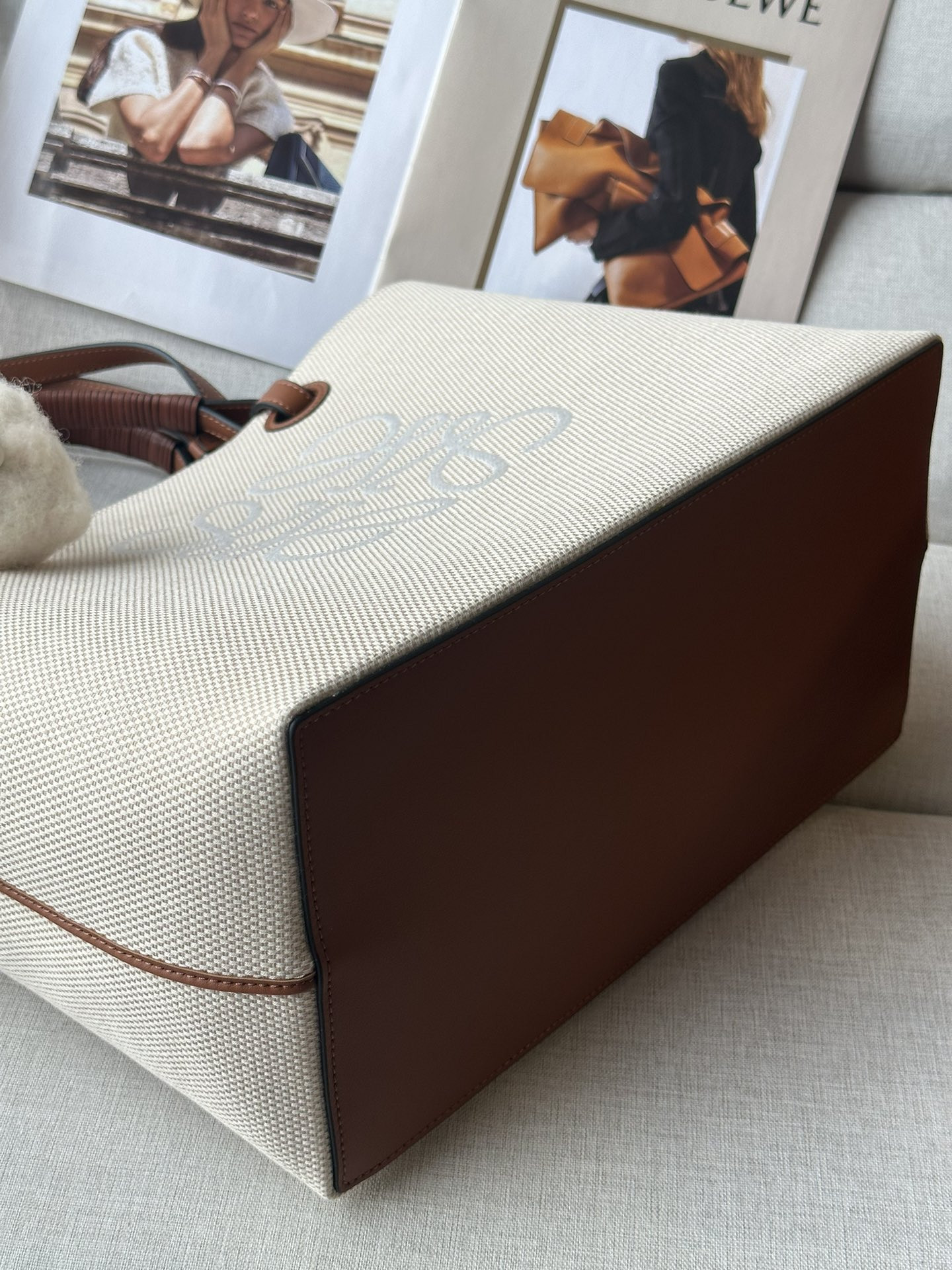 LOEWE Anagram Tote 32x18x12cm