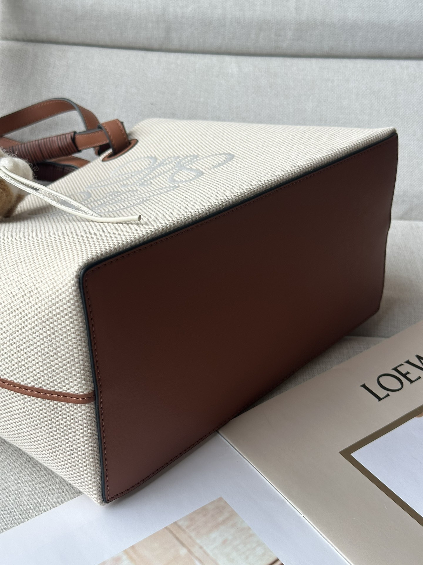 LOEWE Anagram Tote 29x14x25cm