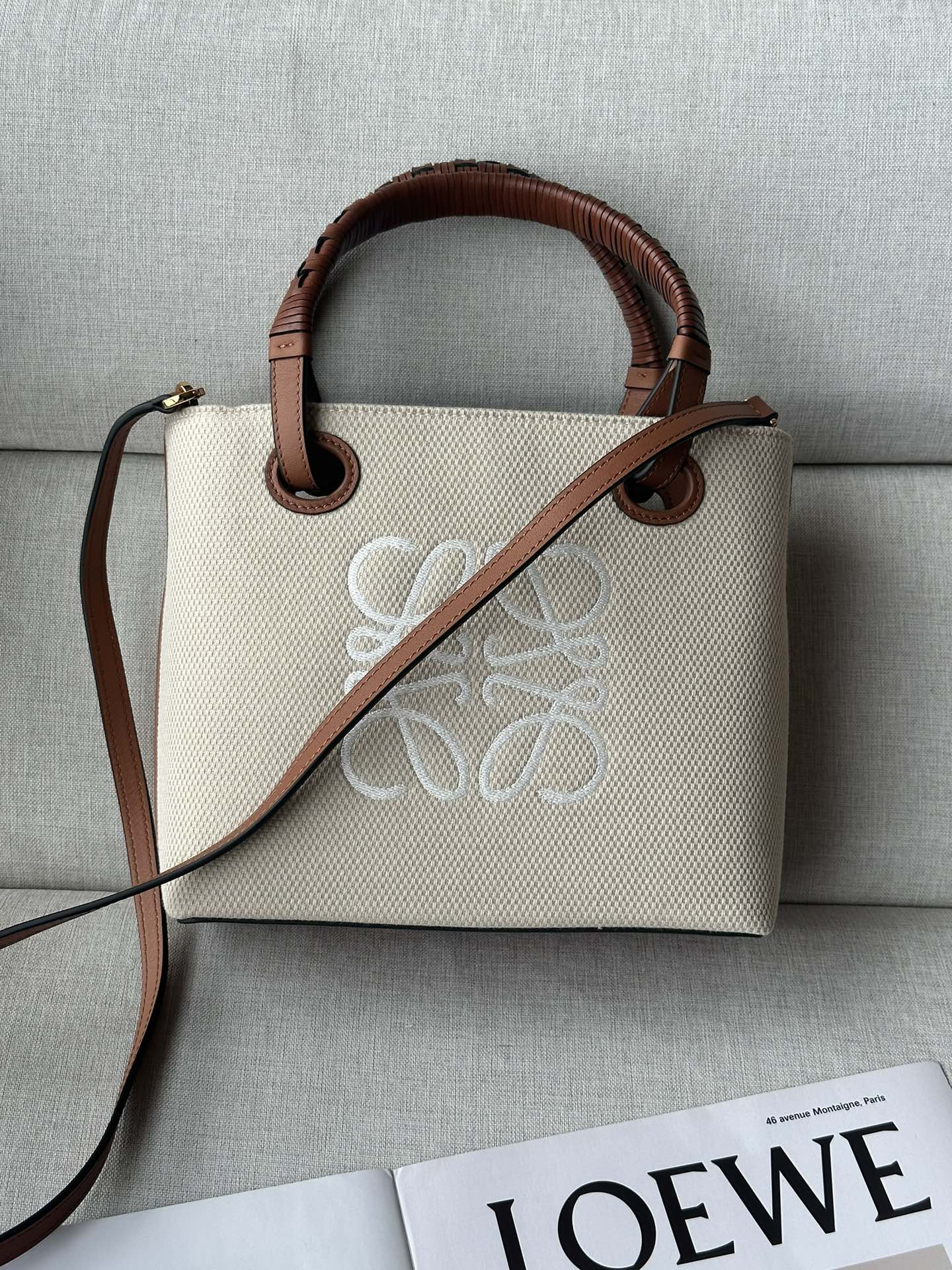 LOEWE Anagram Tote 22x9x19.5cm (no charm)