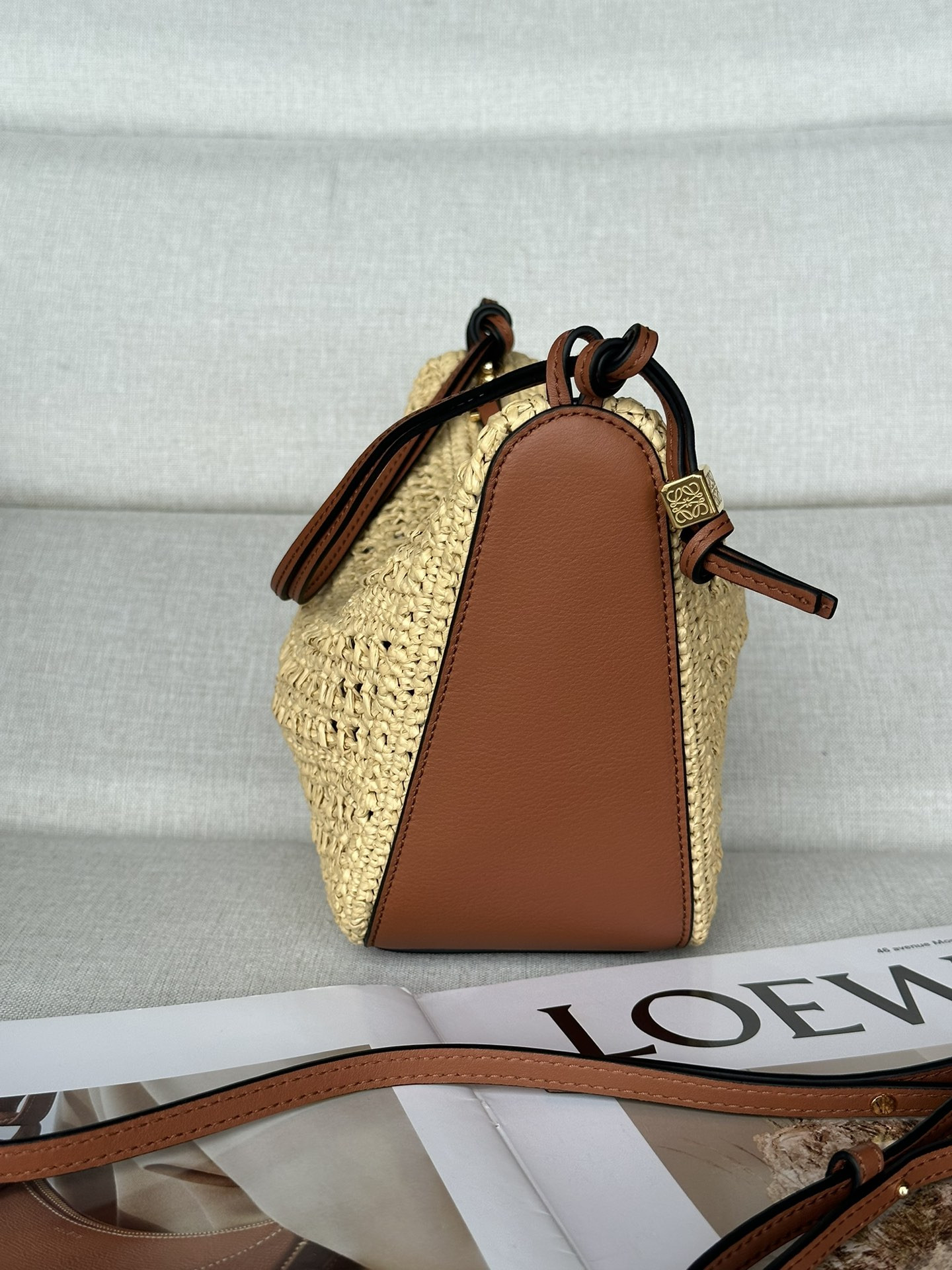 LOEWE Mini Hammock Hobo in raffia and calfskin 28x17x9.5cm