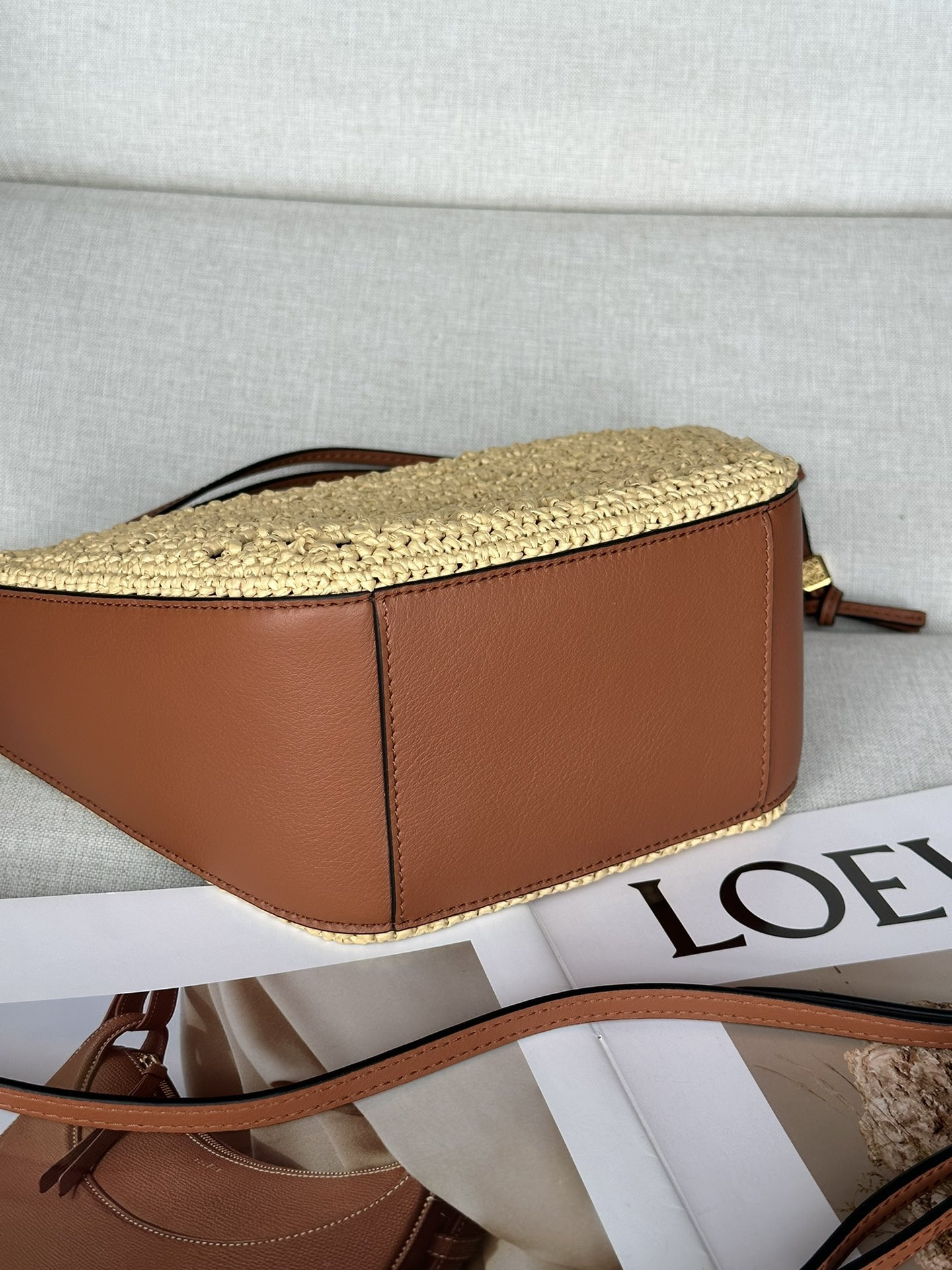 LOEWE Mini Hammock Hobo in raffia and calfskin 28x17x9.5cm