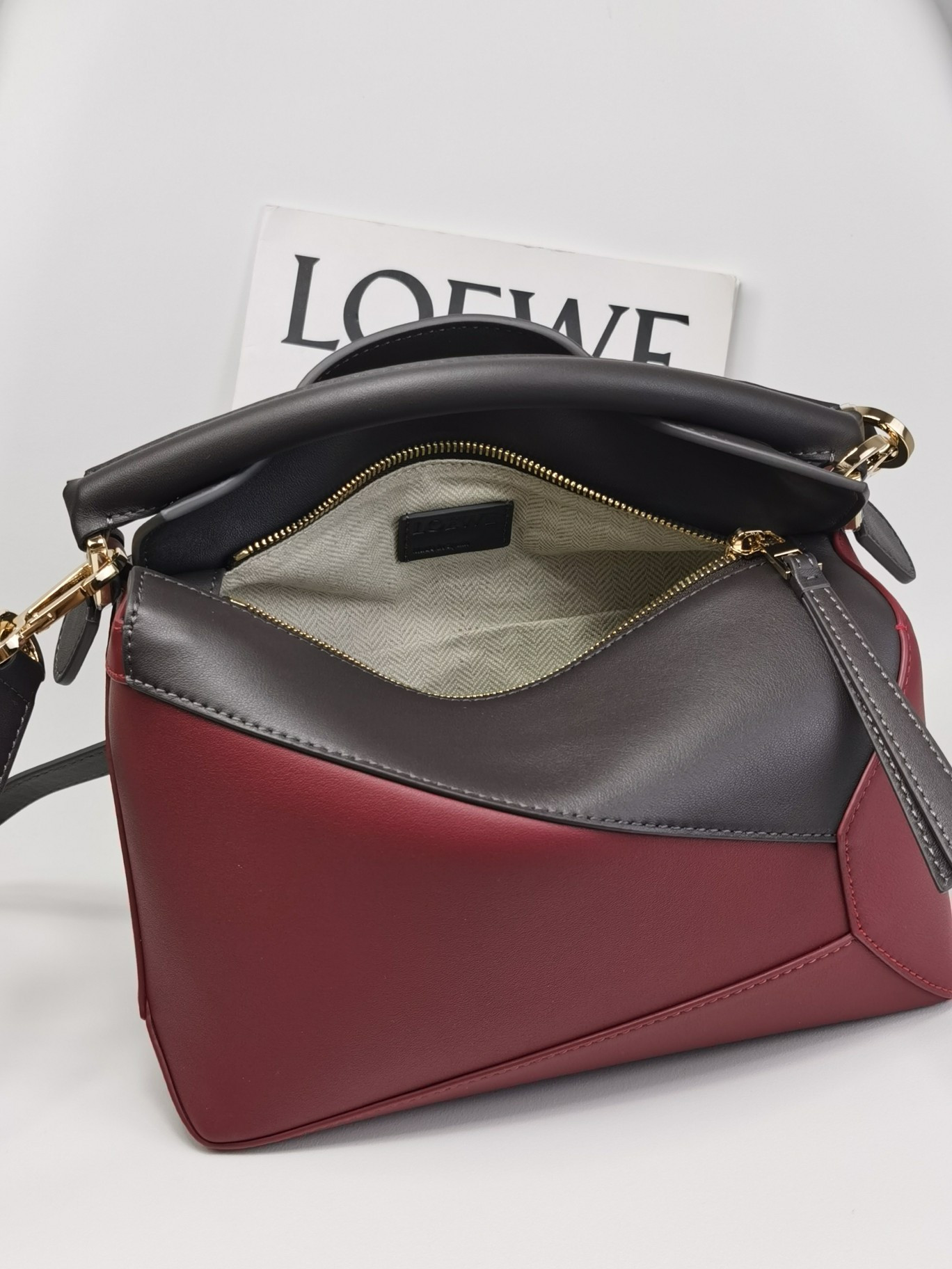 LOEWE Small Puzzle bag in classic calfskin 24x10.5x16.5cm