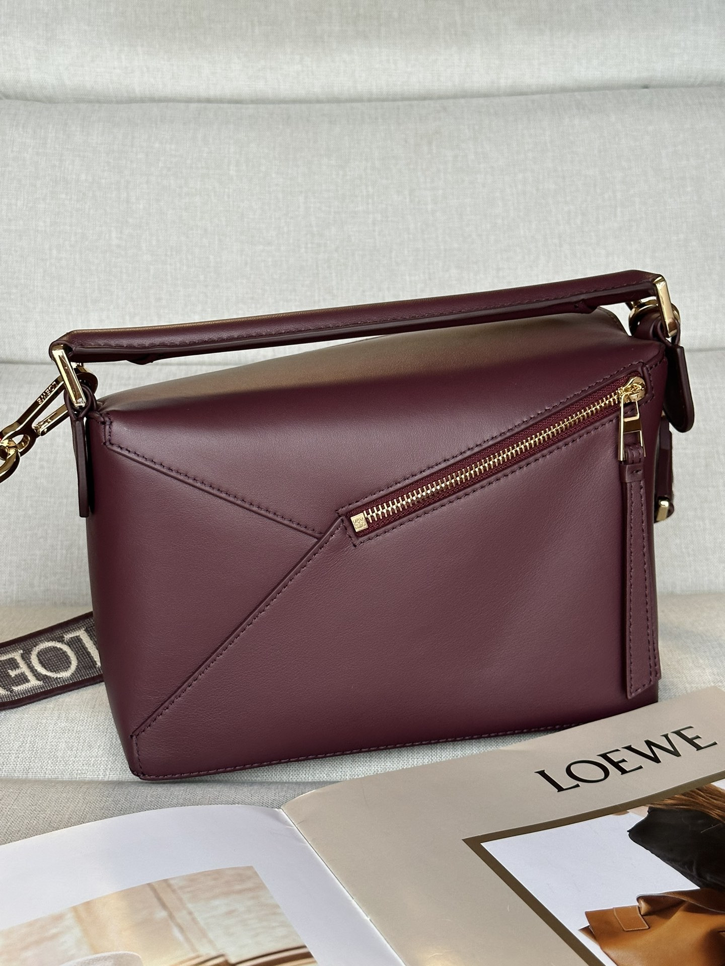 LOEWE Small Puzzle bag in classic calfskin 24x10.5x16.5cm