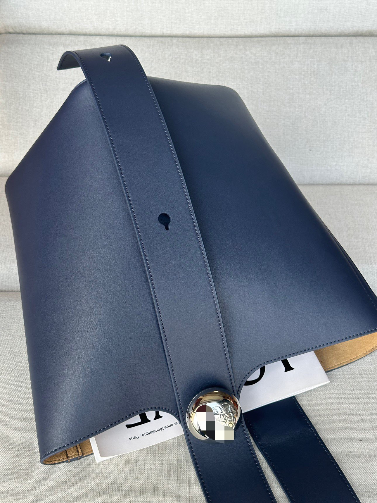 LOEWE Medium Pebble bucket in mellow calfskin 24.5x23.5x28cm