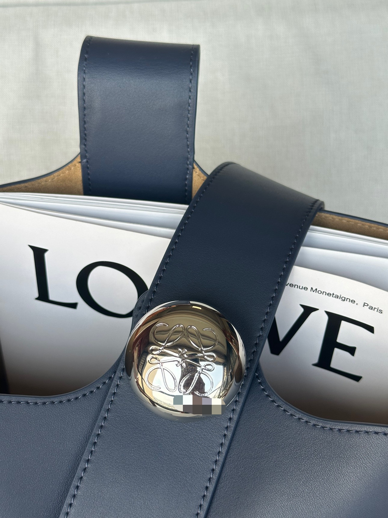 LOEWE Medium Pebble bucket in mellow calfskin 24.5x23.5x28cm