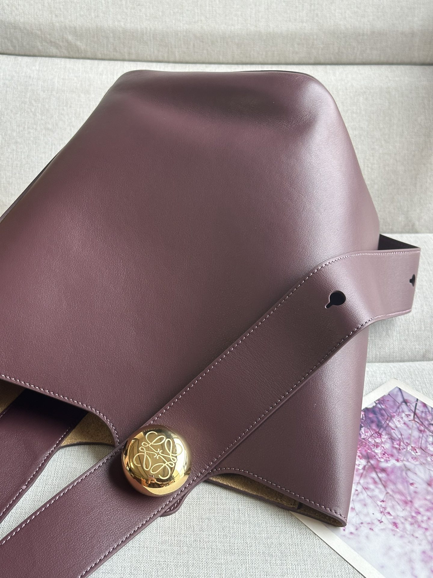 LOEWE Medium Pebble bucket in mellow calfskin 24.5x23.5x28cm