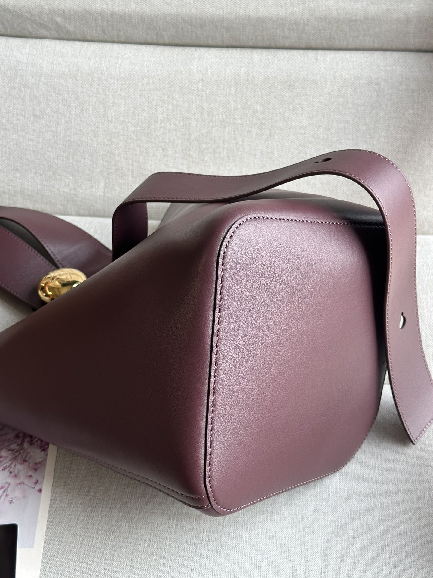 LOEWE Medium Pebble bucket in mellow calfskin 24.5x23.5x28cm