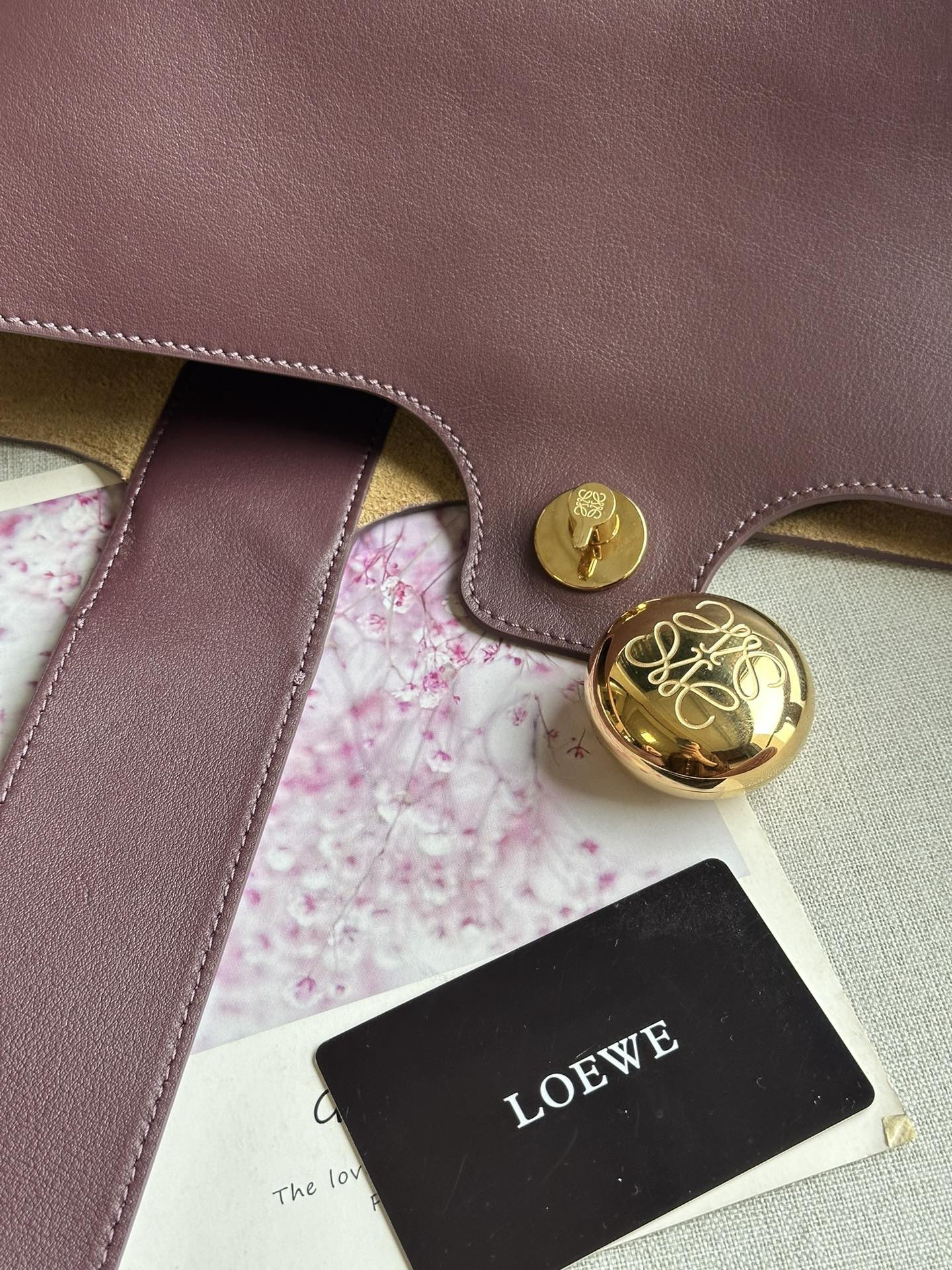 LOEWE Medium Pebble bucket in mellow calfskin 24.5x23.5x28cm