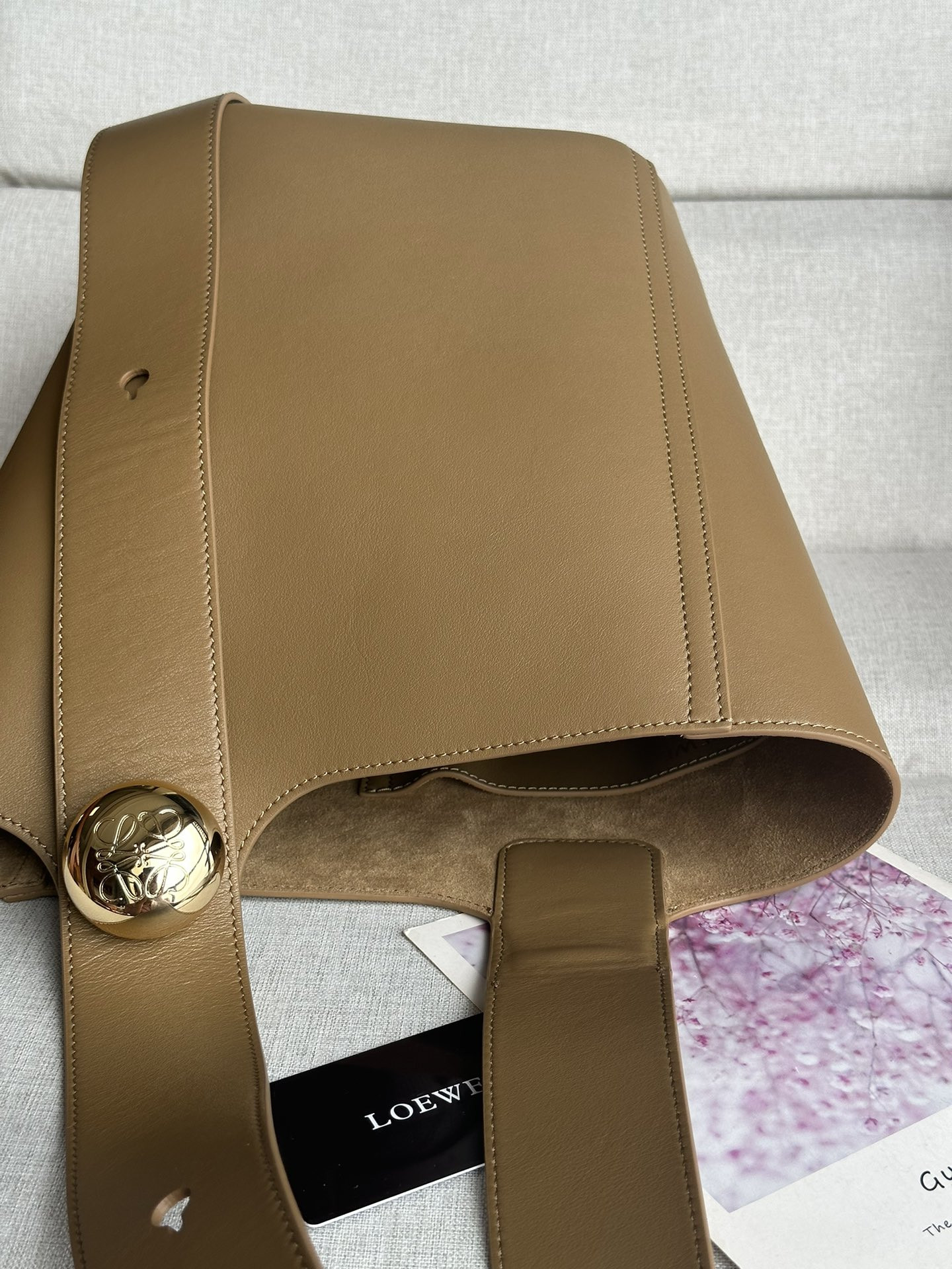 LOEWE Medium Pebble bucket in mellow calfskin 24.5x23.5x28cm