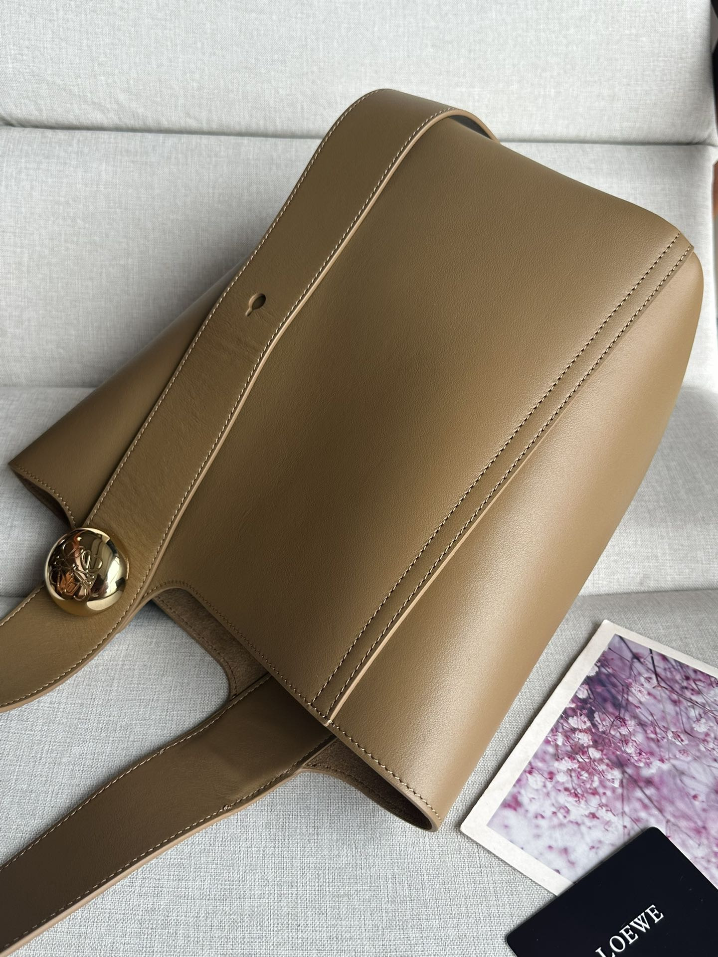 LOEWE Medium Pebble bucket in mellow calfskin 24.5x23.5x28cm