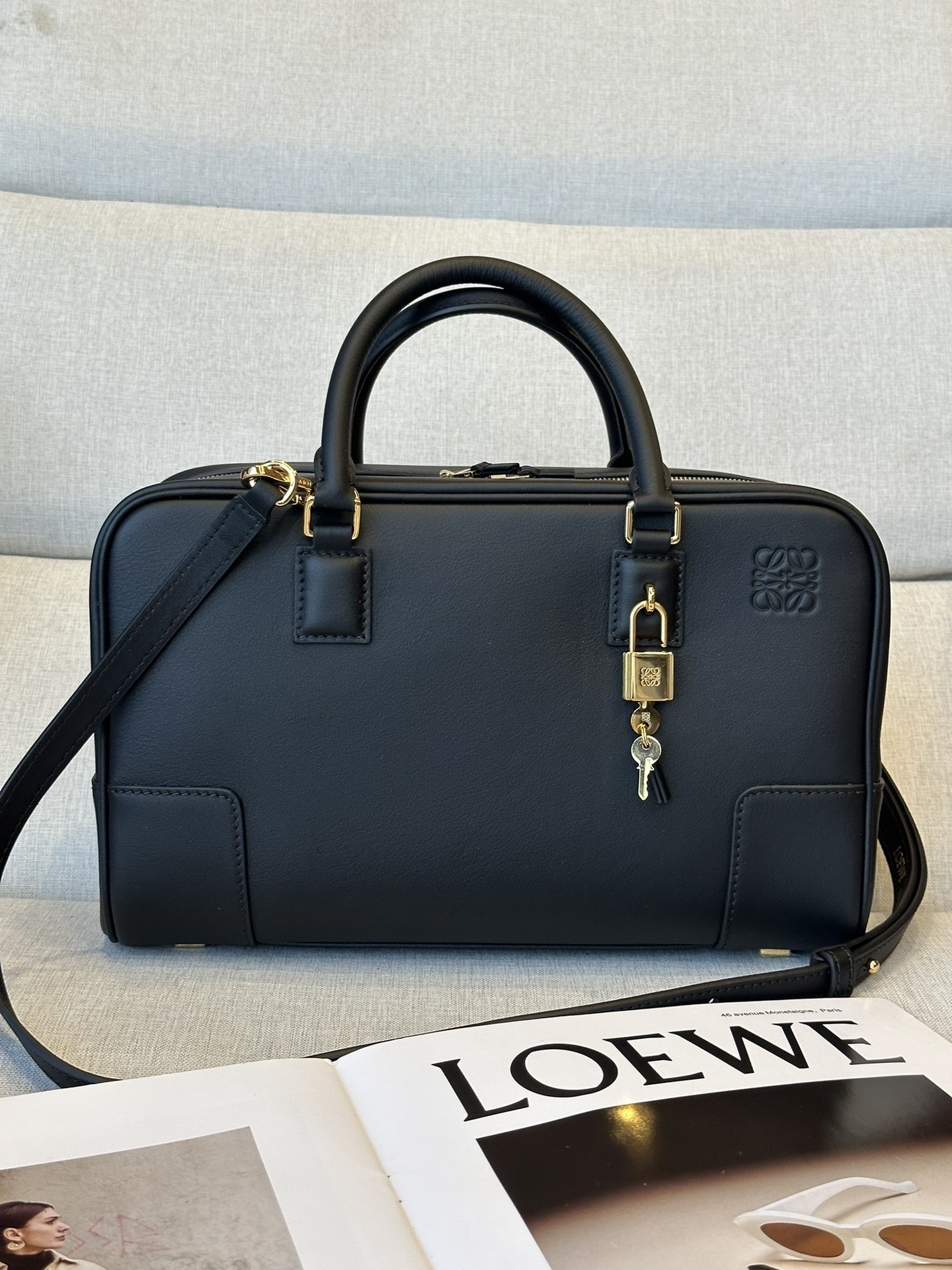 LOEWE Amazona 28 bag in nappa calfskin 28x18x11cm