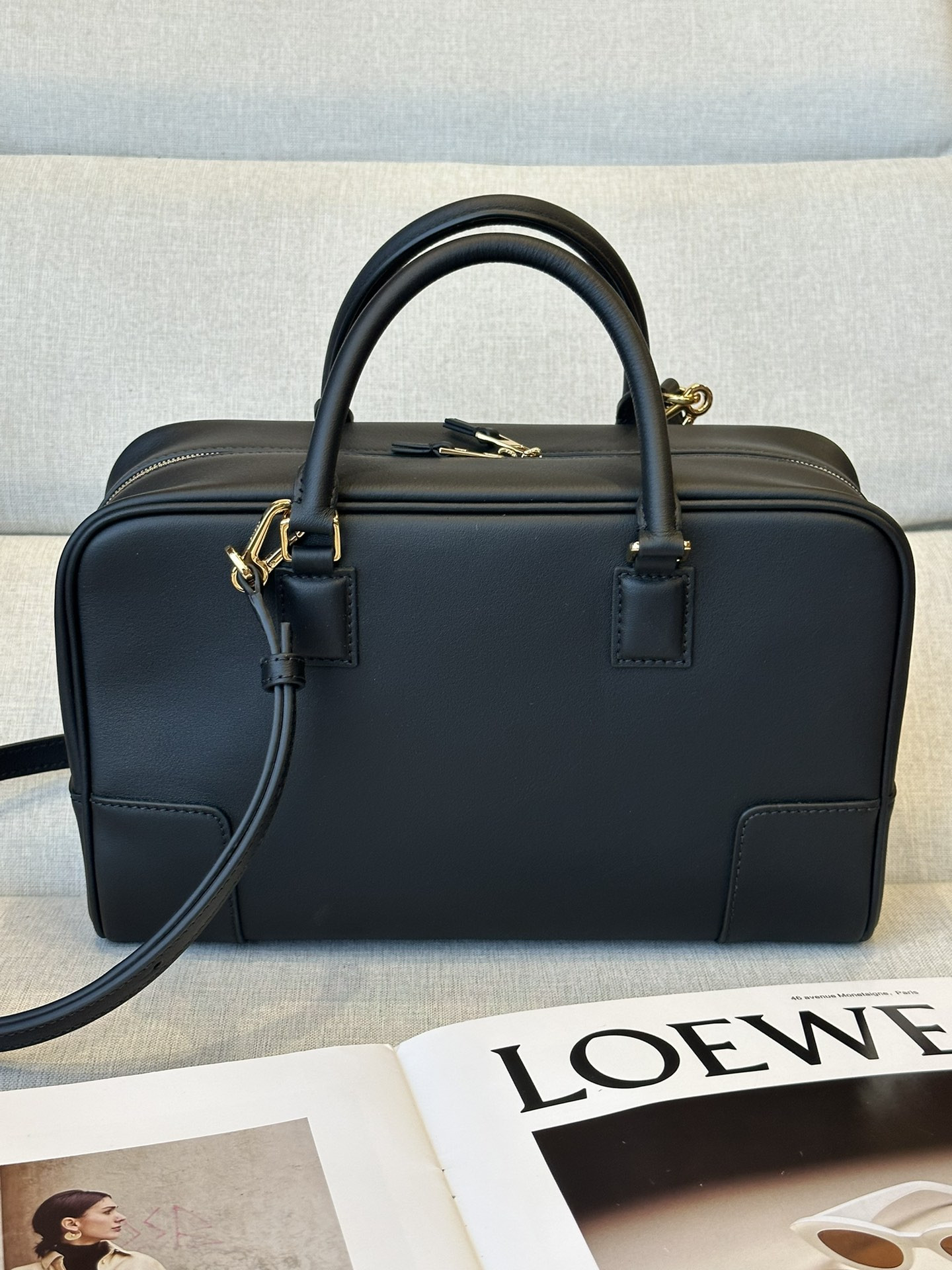LOEWE Amazona 28 bag in nappa calfskin 28x18x11cm