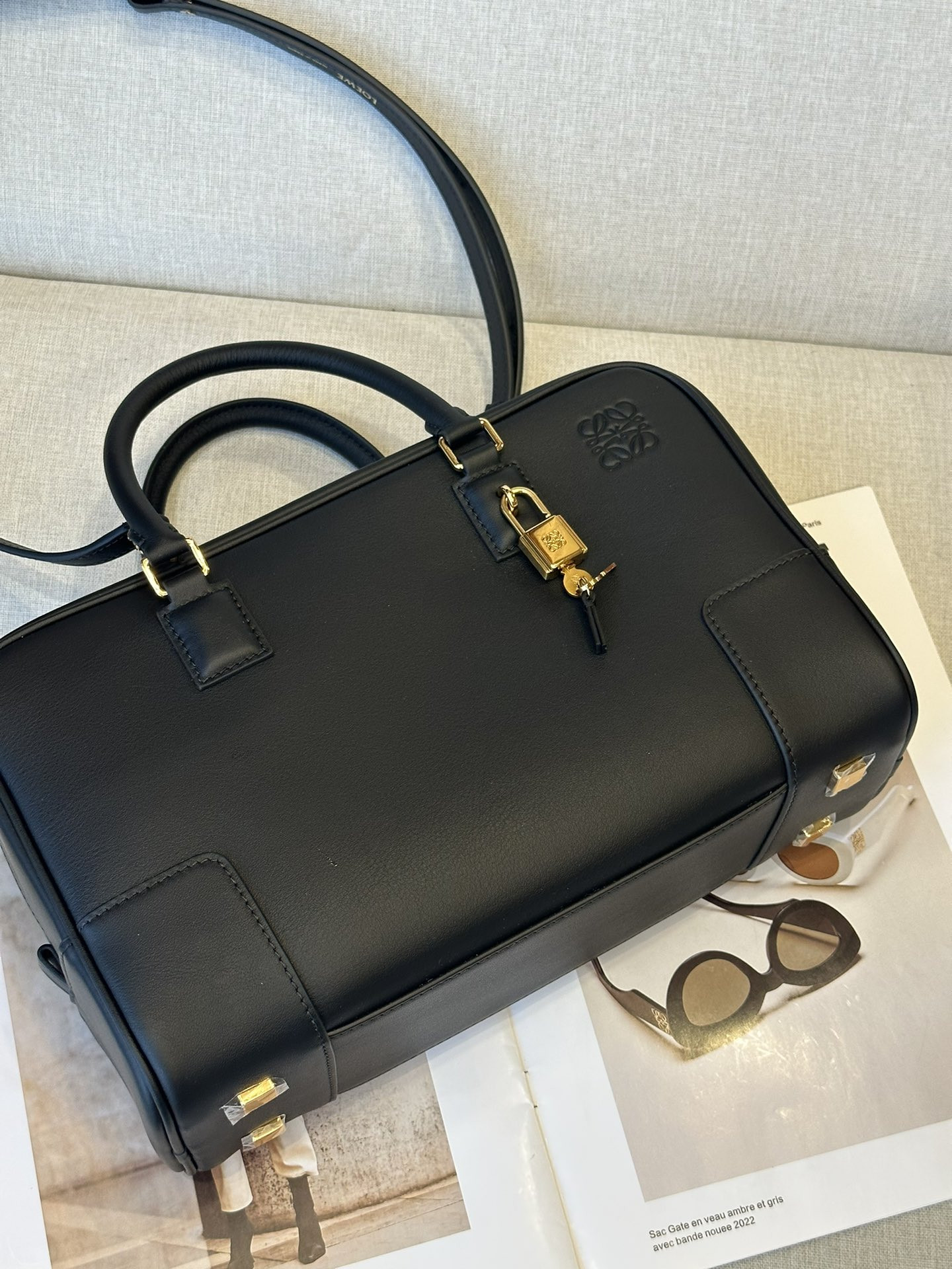 LOEWE Amazona 28 bag in nappa calfskin 28x18x11cm