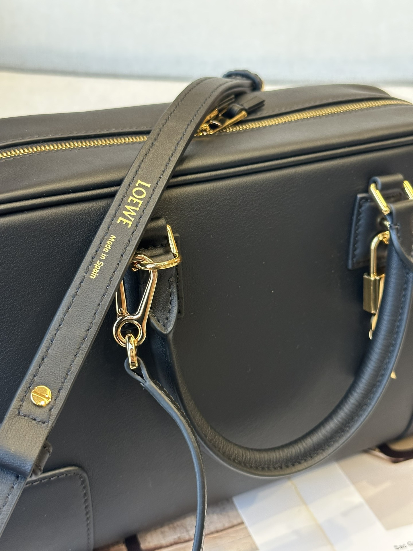 LOEWE Amazona 28 bag in nappa calfskin 28x18x11cm