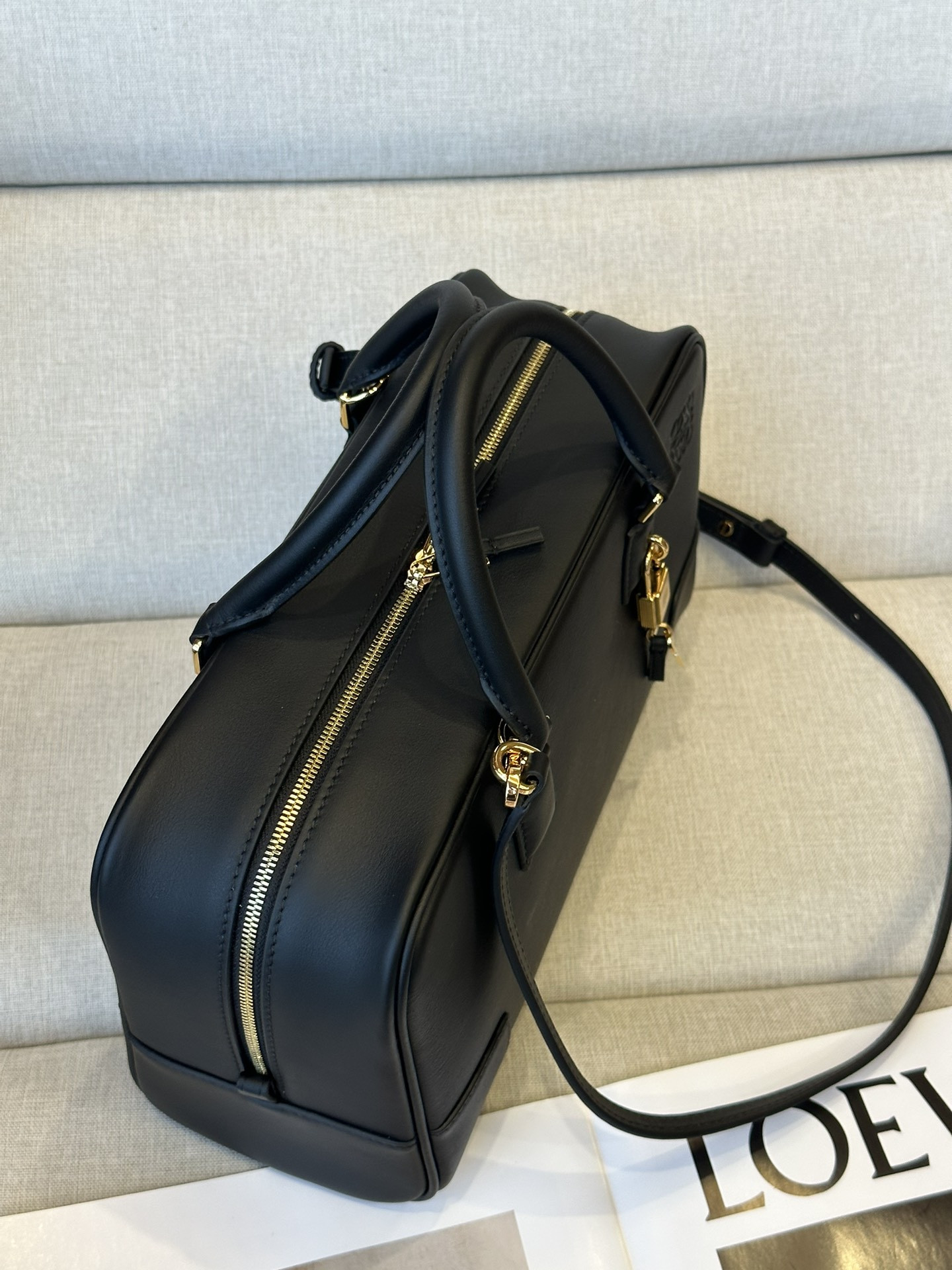 LOEWE Amazona 28 bag in nappa calfskin 28x18x11cm