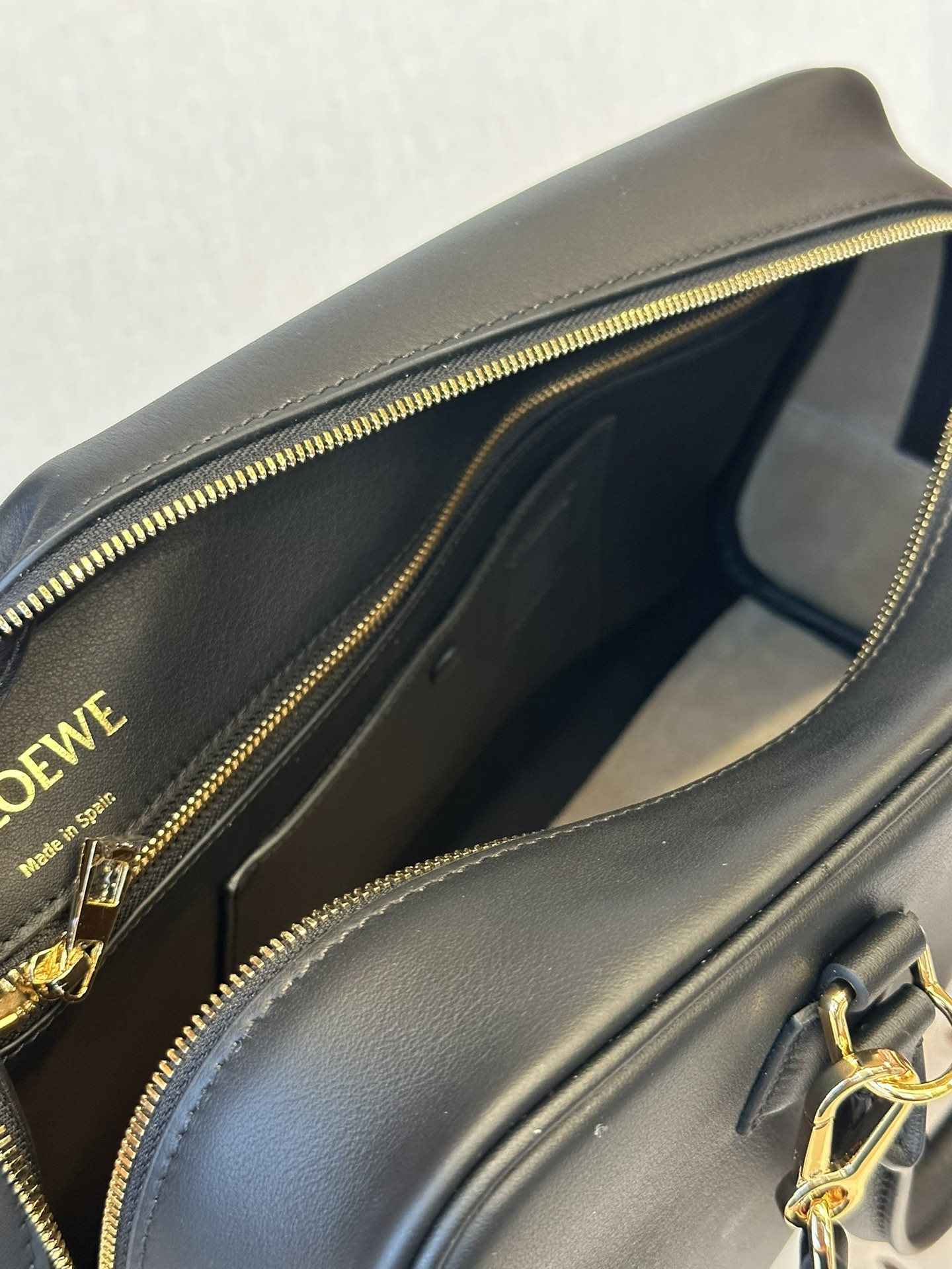 LOEWE Amazona 28 bag in nappa calfskin 28x18x11cm