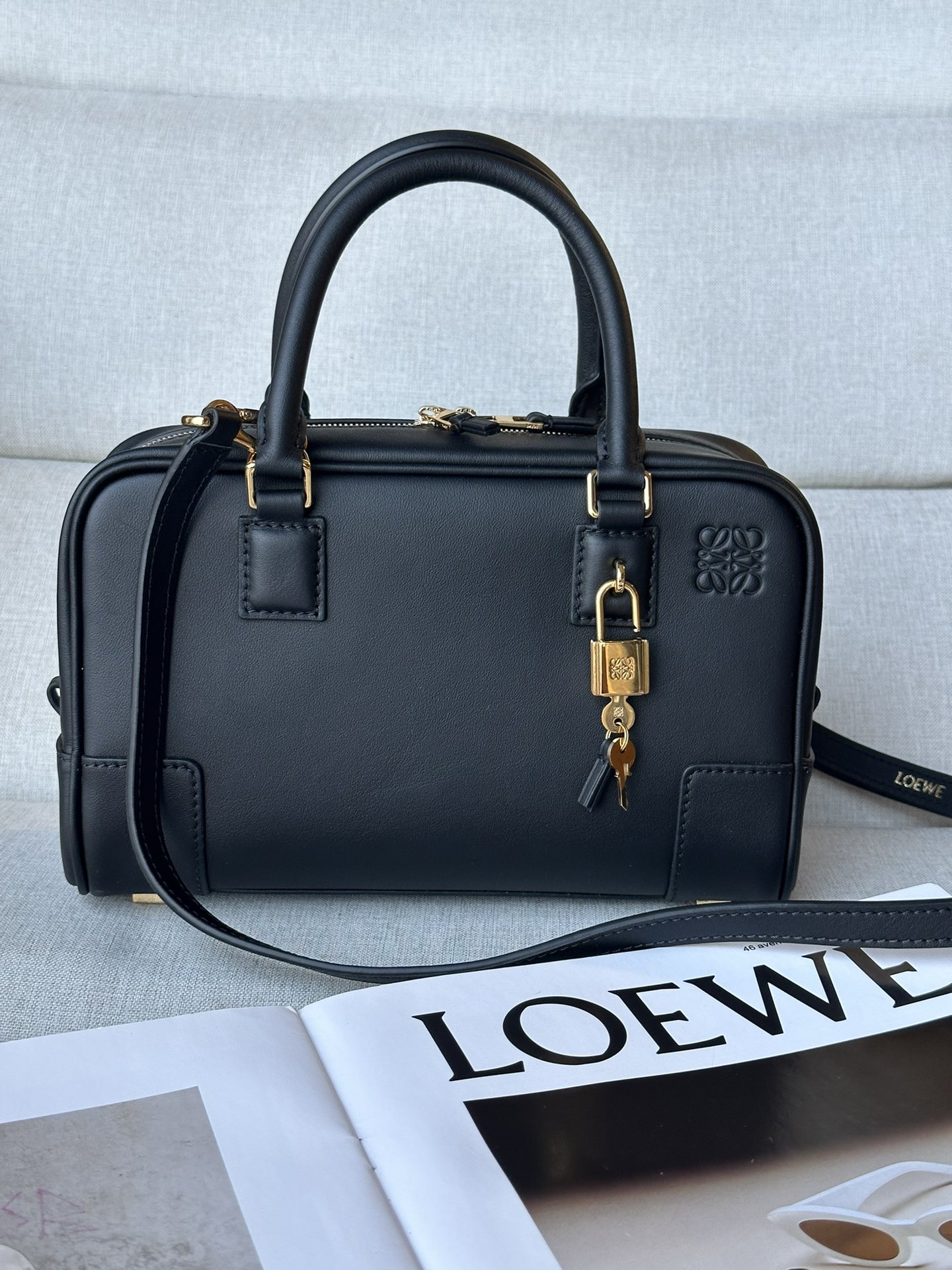 LOEWE Amazona 23 bag in nappa calfskin 23x15.5x9.7cm