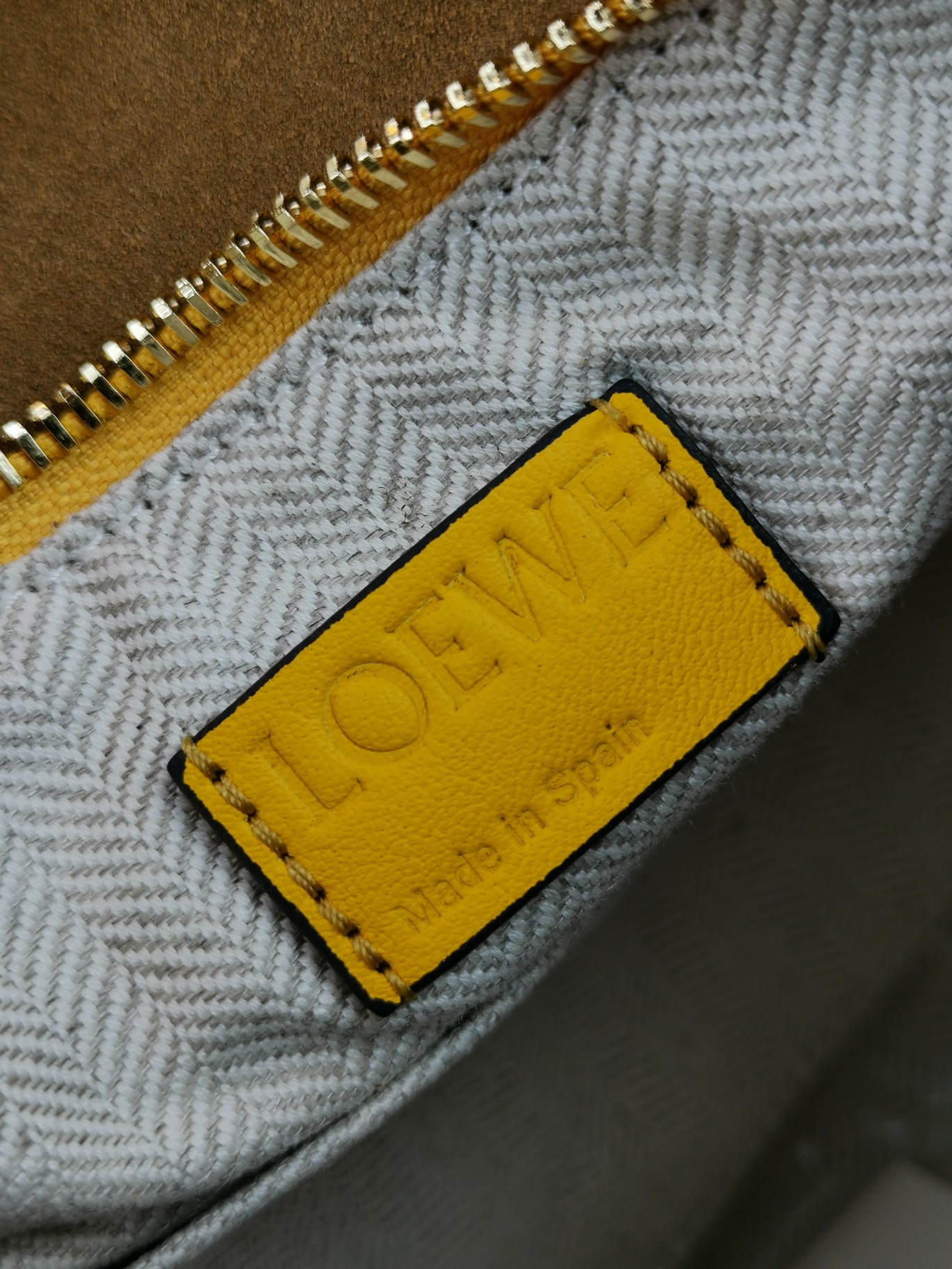 LOEWE Small Puzzle bag in classic calfskin 24x10.5x16.5cm