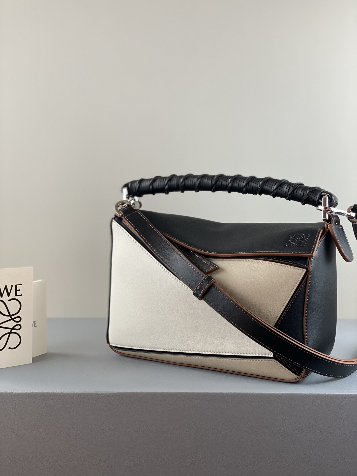 LOEWE Small Puzzle bag in classic calfskin 24x10.5x16.5cm