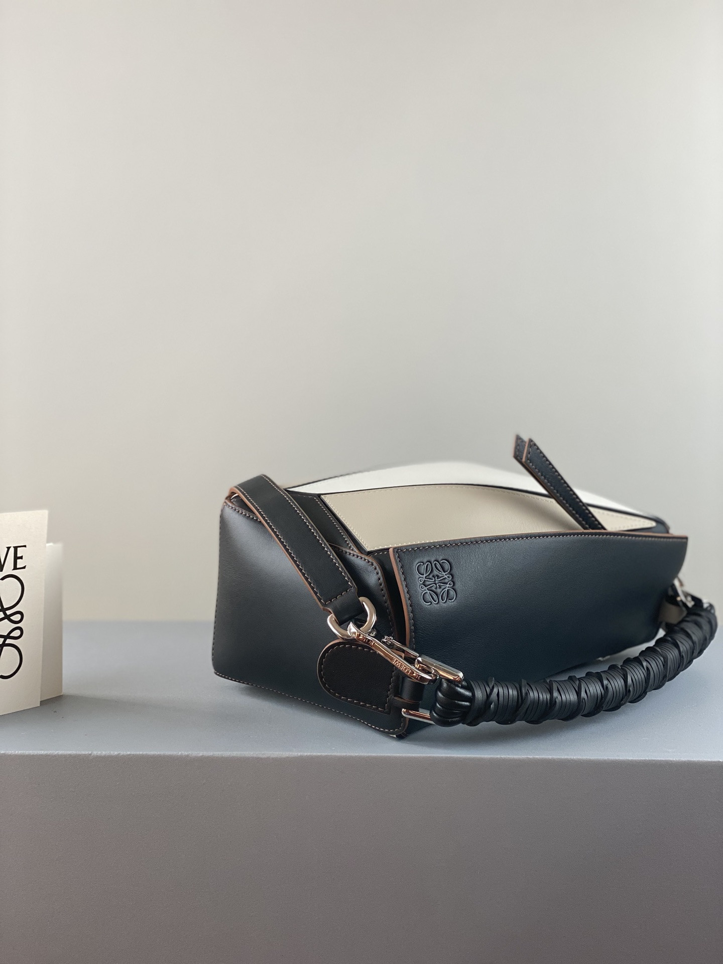 LOEWE Small Puzzle bag in classic calfskin 24x10.5x16.5cm