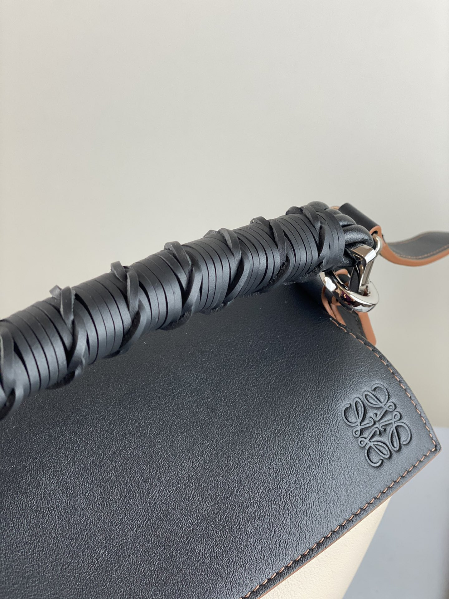 LOEWE Small Puzzle bag in classic calfskin 24x10.5x16.5cm