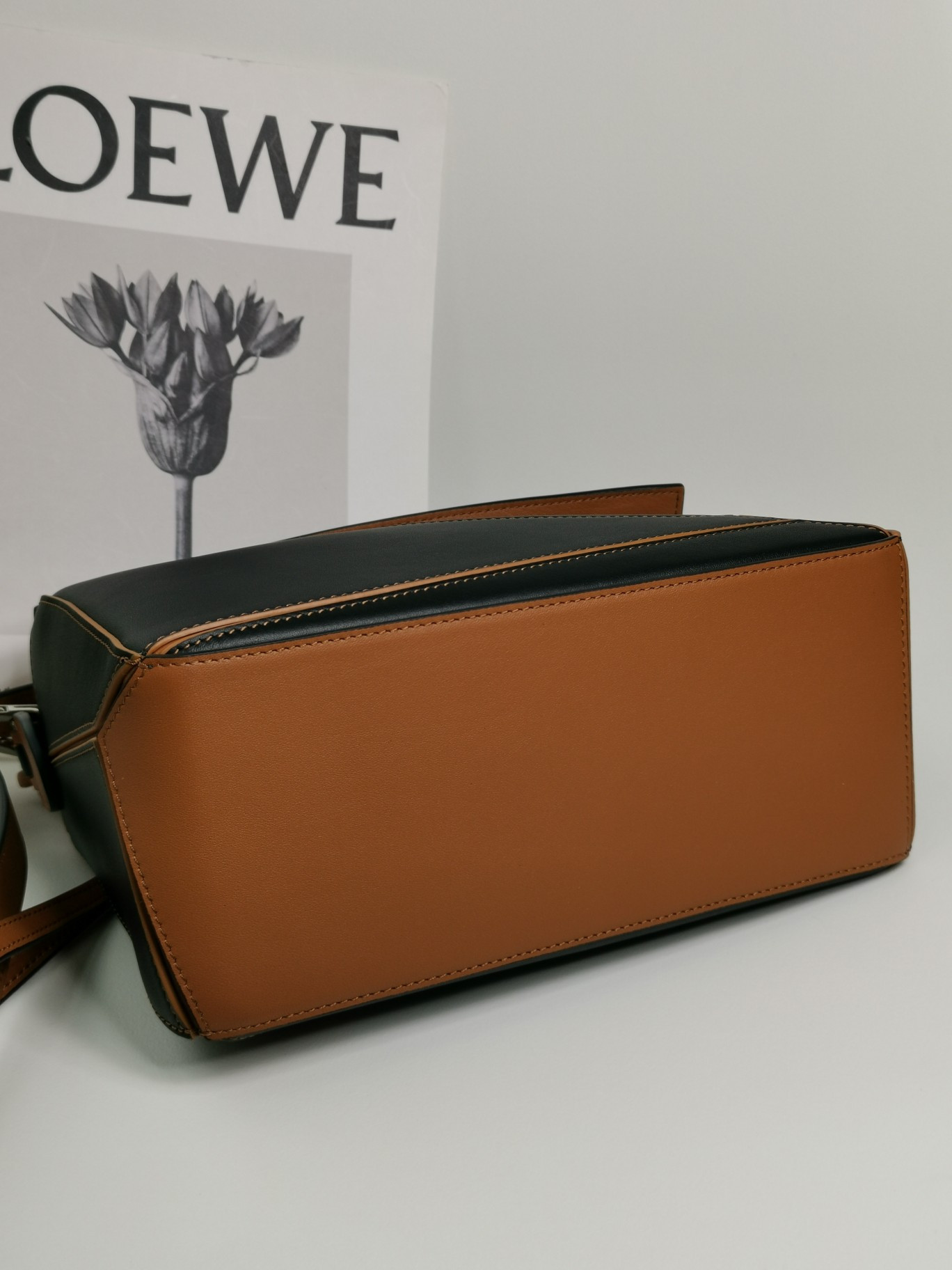 LOEWE Small Puzzle bag in classic calfskin 24x10.5x16.5cm