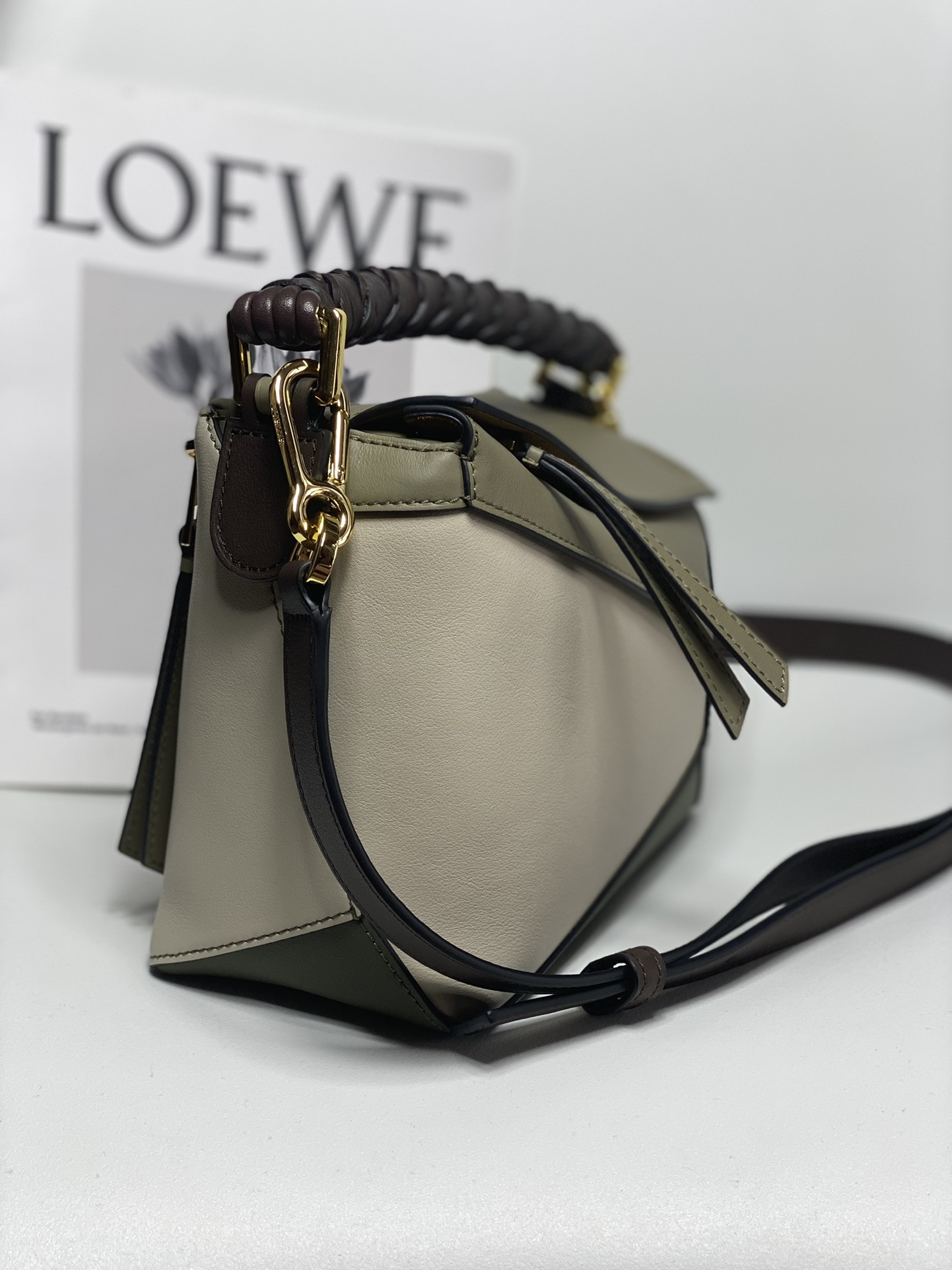 LOEWE Small Puzzle bag in classic calfskin 24x10.5x16.5cm