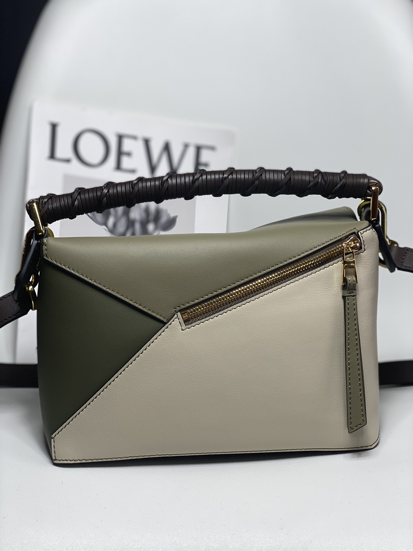 LOEWE Small Puzzle bag in classic calfskin 24x10.5x16.5cm