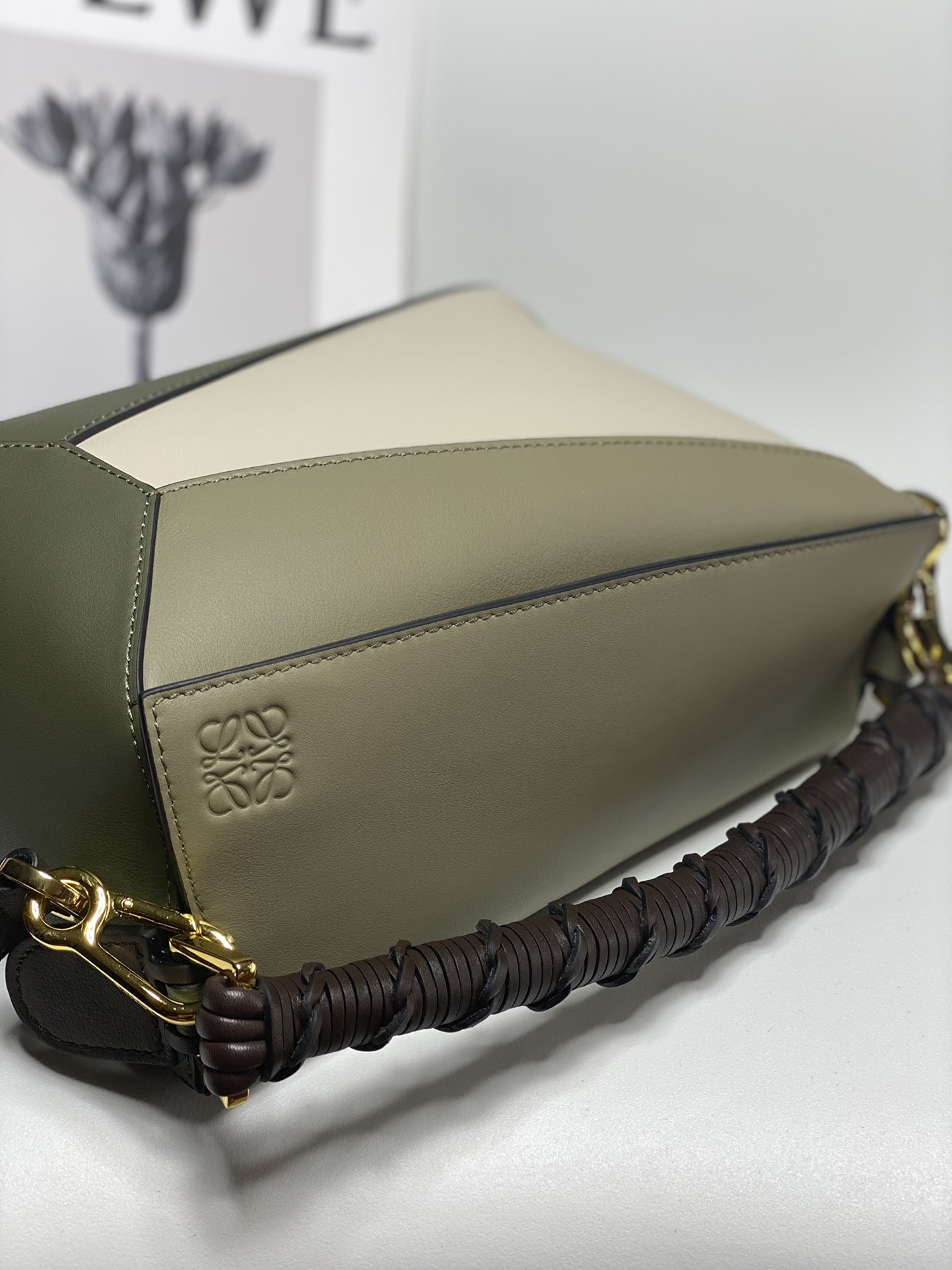 LOEWE Small Puzzle bag in classic calfskin 24x10.5x16.5cm