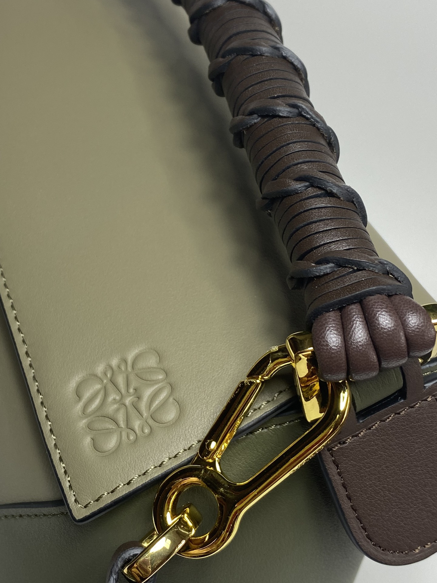 LOEWE Small Puzzle bag in classic calfskin 24x10.5x16.5cm