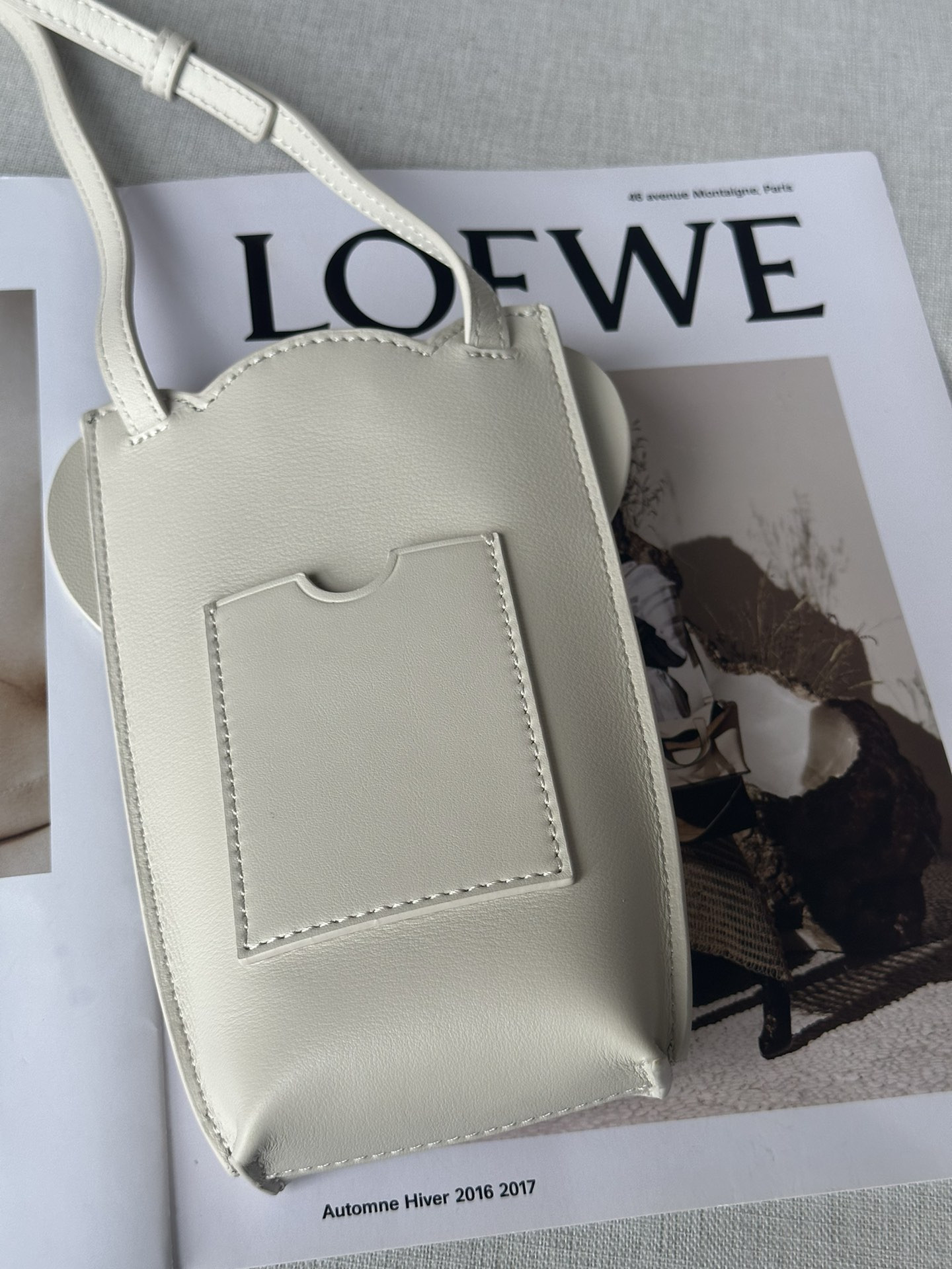 LOEWE Elephant Pocket in classic calfskin 18x8x4cm