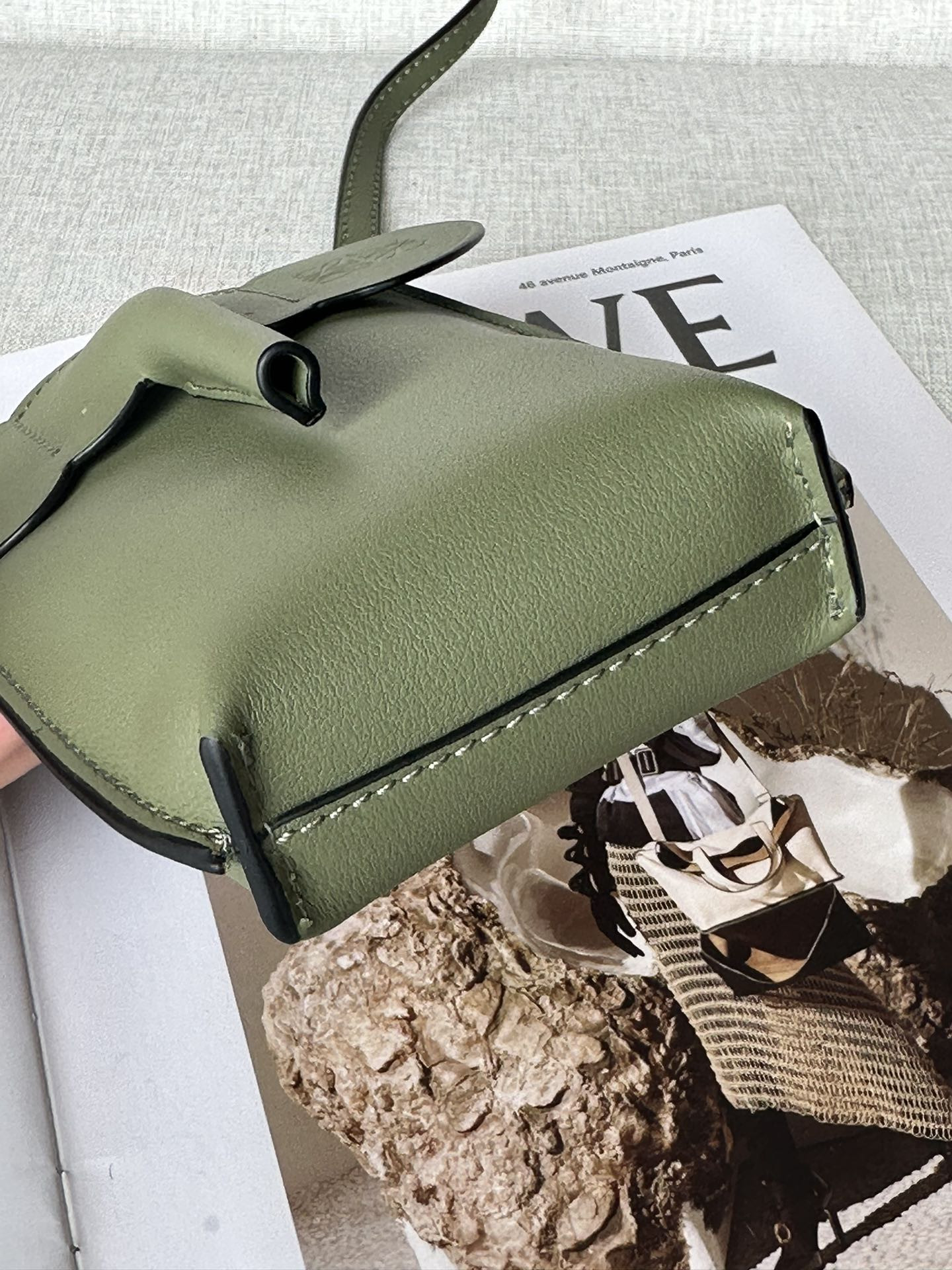 LOEWE Elephant Pocket in classic calfskin 18x8x4cm