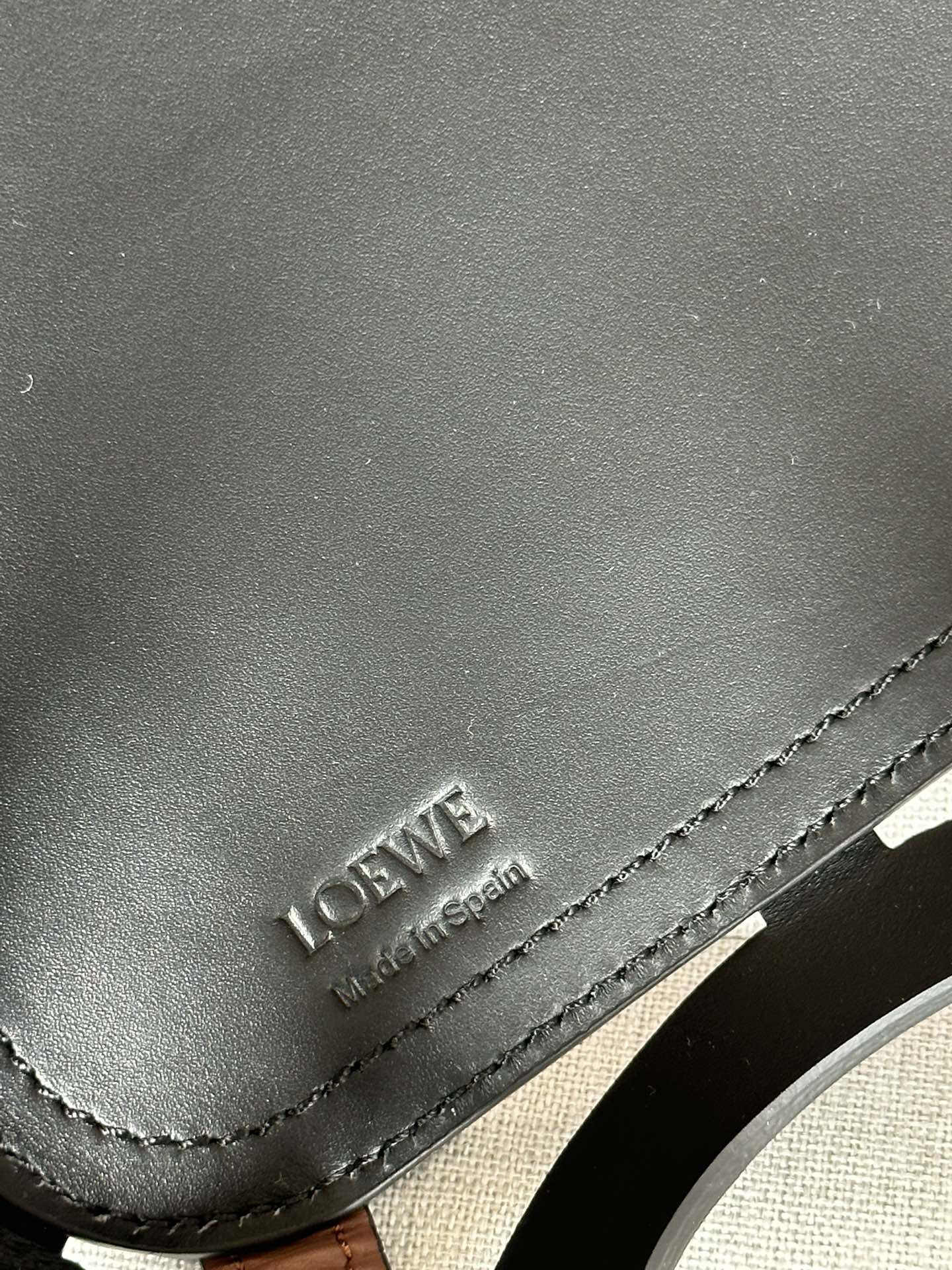 LOEWE Anagram Tote 32x27x11cm