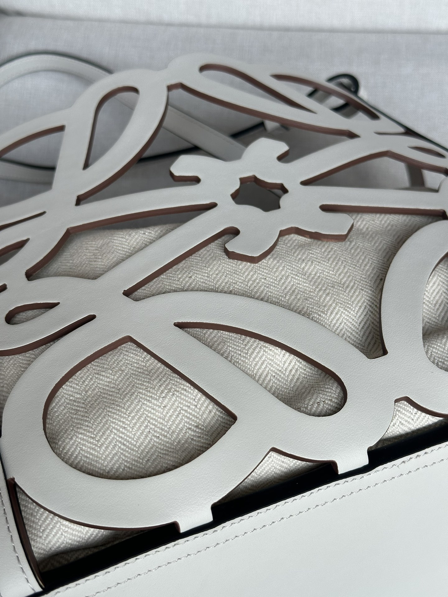 LOEWE Anagram Tote 32x27x11cm