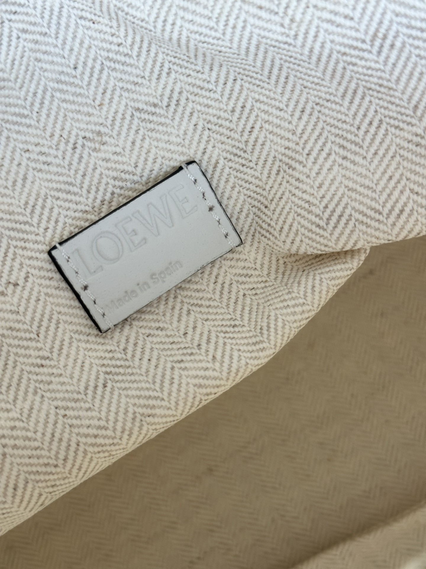 LOEWE Anagram Tote 32x27x11cm