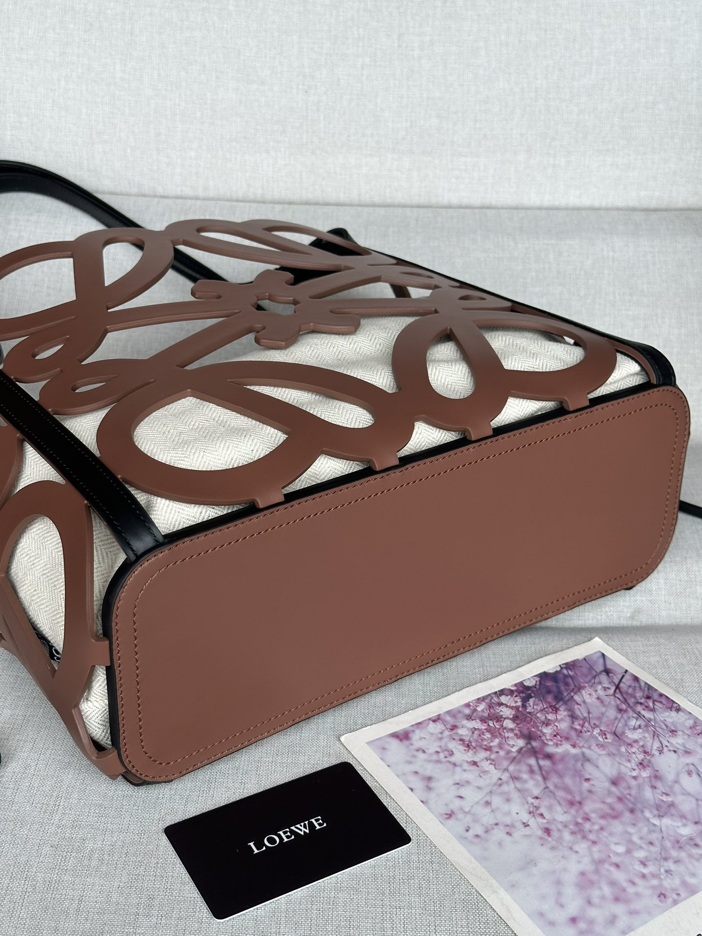 LOEWE Anagram Tote 32x27x11cm