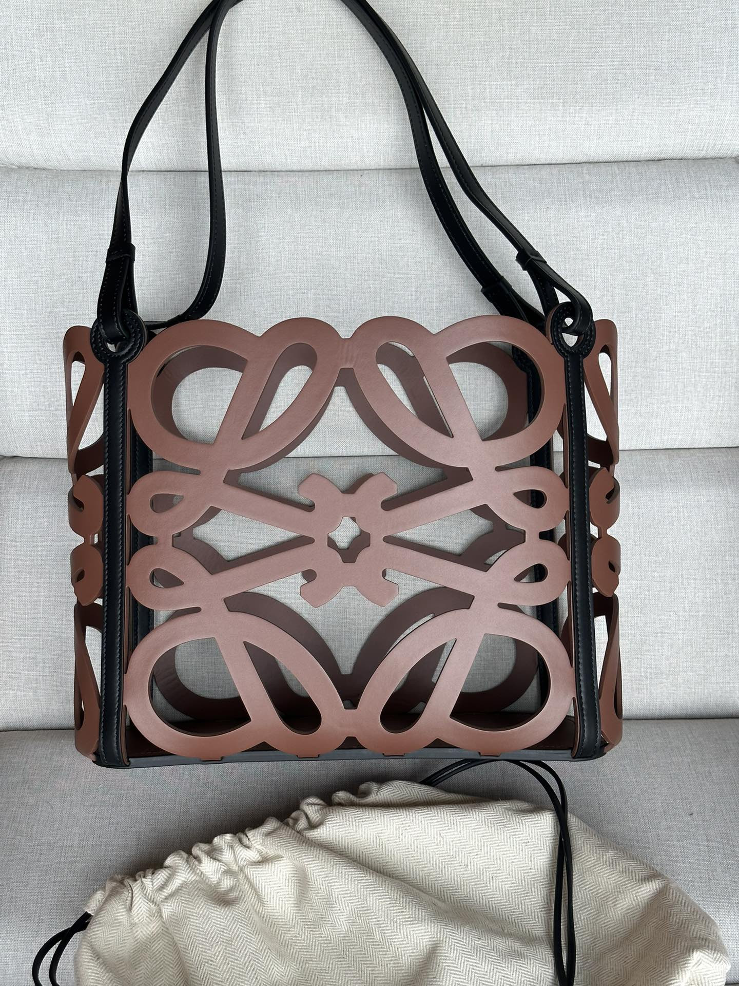 LOEWE Anagram Tote 32x27x11cm