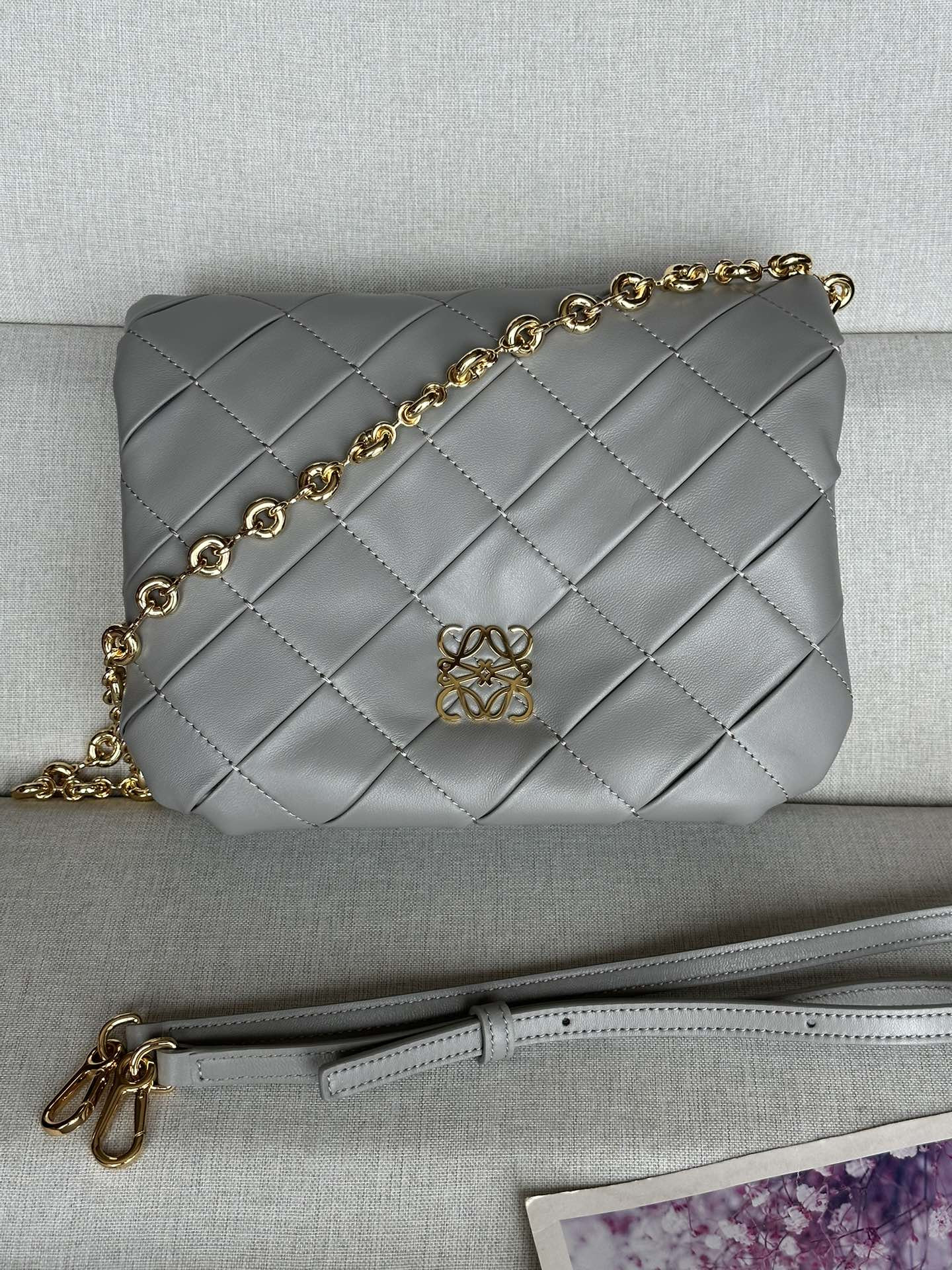 LOEWE Puffer Goya in pleated shiny nappa lambskin 23x17x9cm