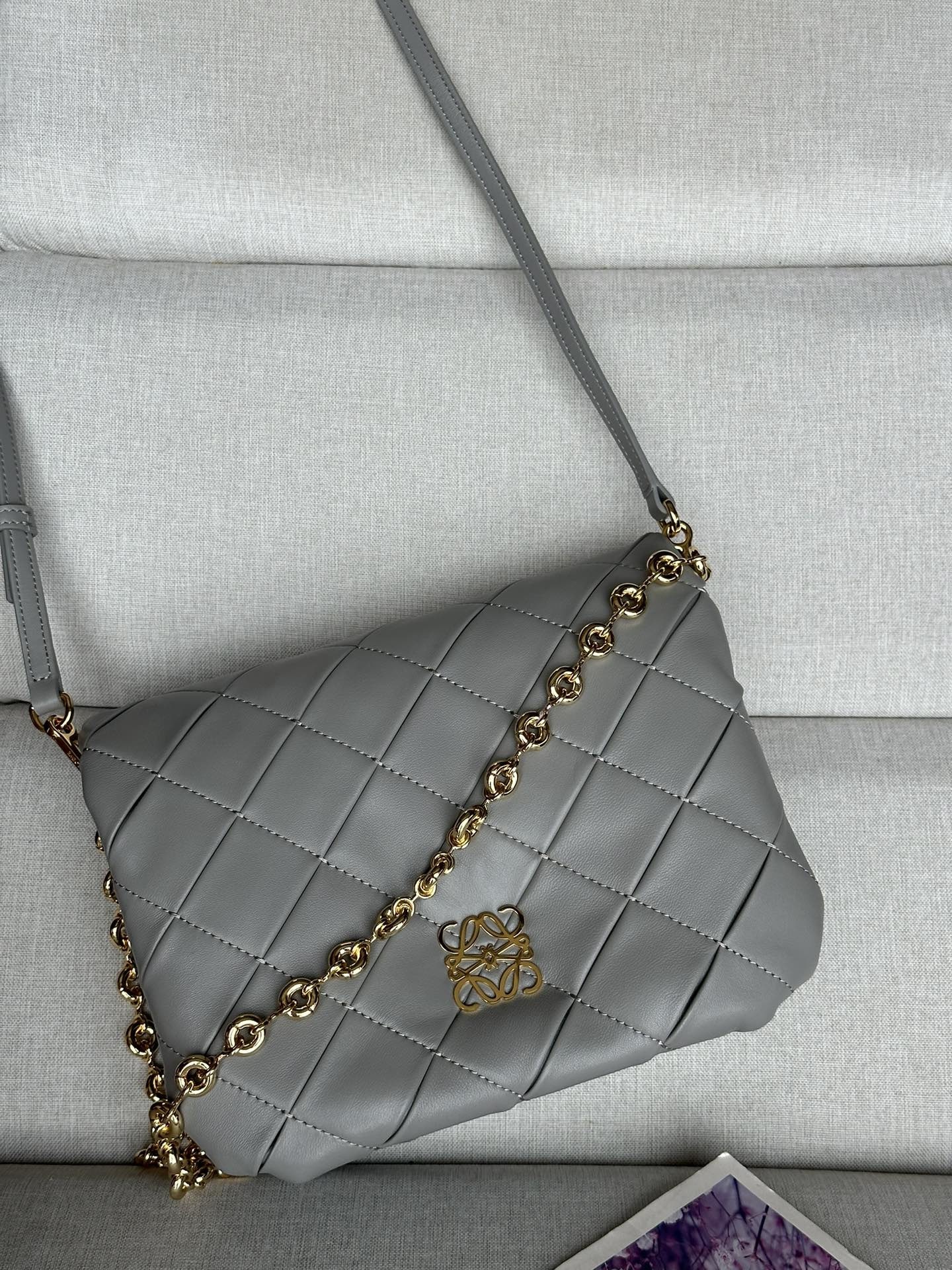 LOEWE Puffer Goya in pleated shiny nappa lambskin 23x17x9cm