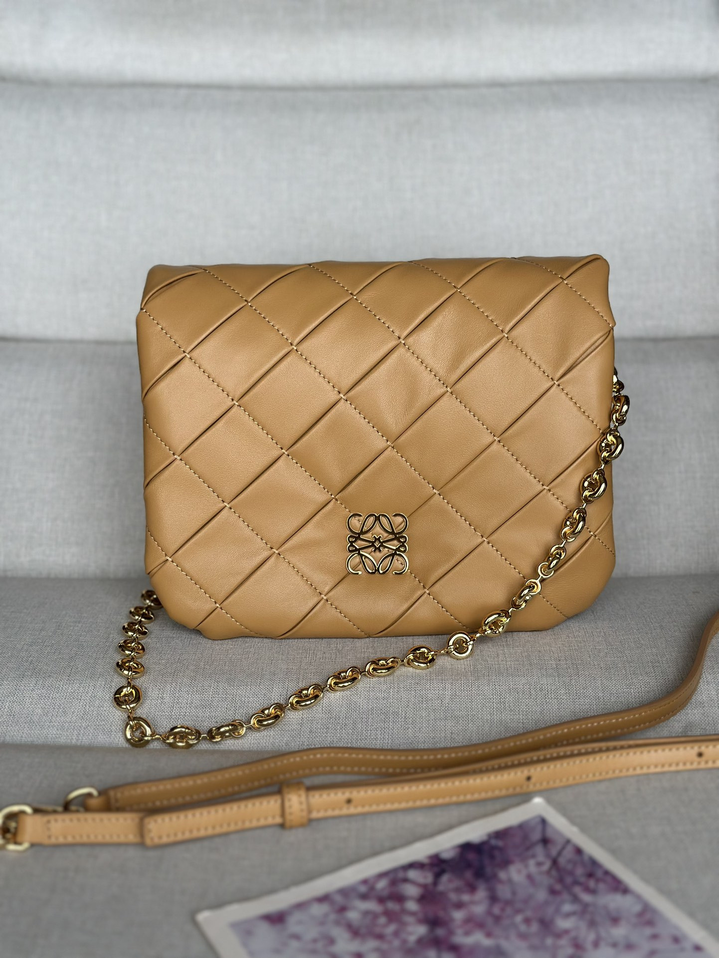 LOEWE Puffer Goya in pleated shiny nappa lambskin 23x17x9cm