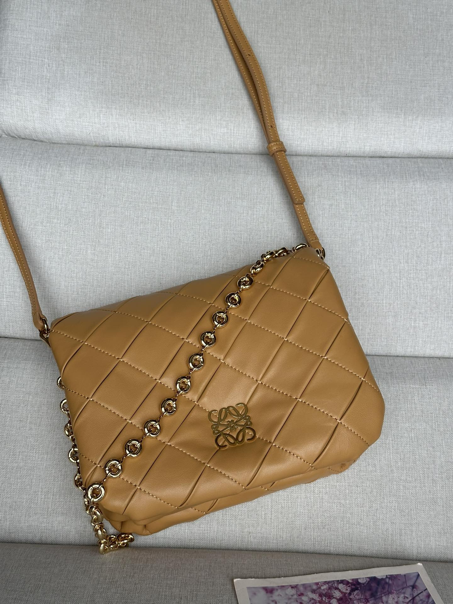 LOEWE Puffer Goya in pleated shiny nappa lambskin 23x17x9cm