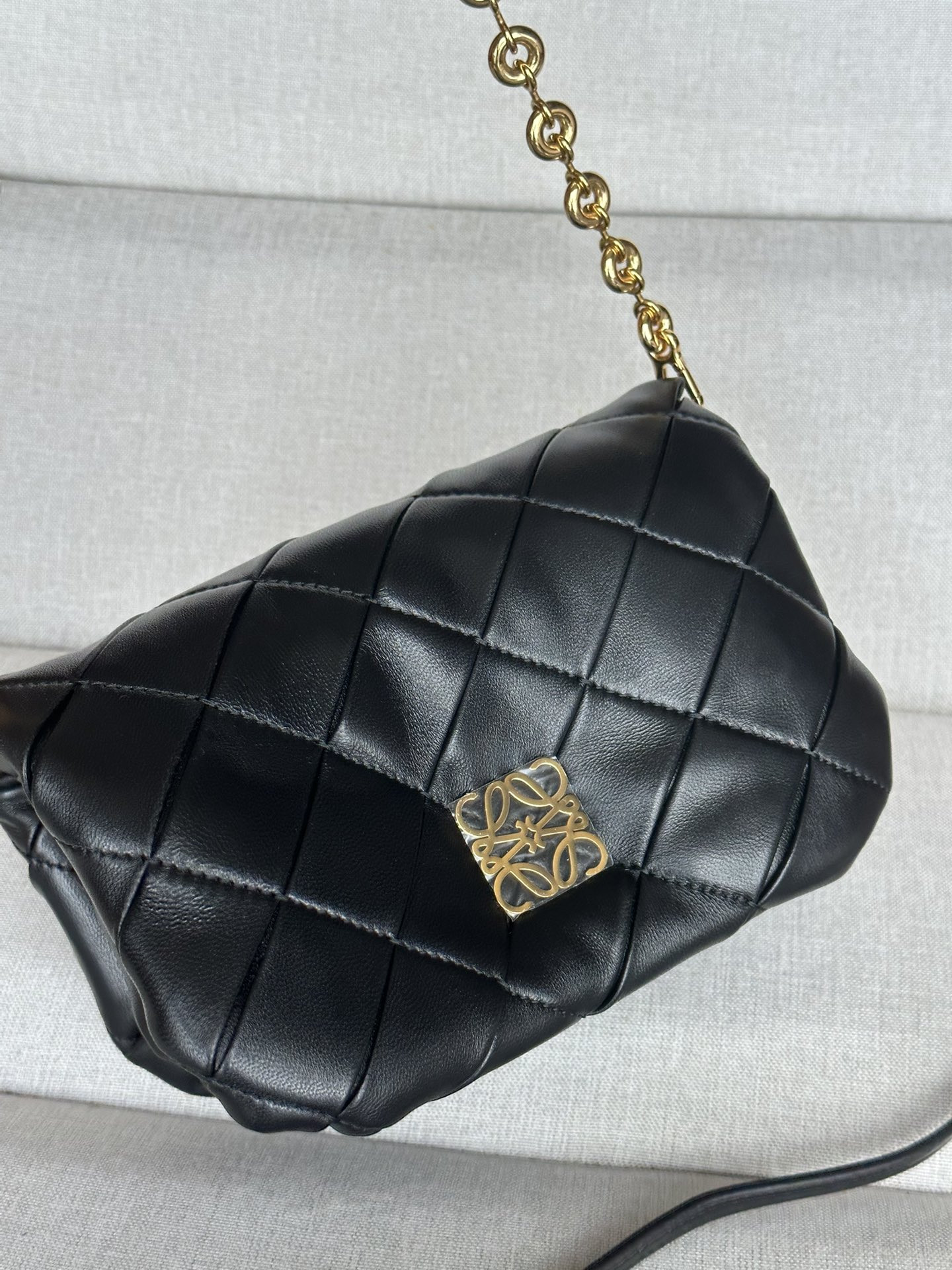 LOEWE Mini Puffer Goya in pleated shiny nappa lambskin 20x6x13cm