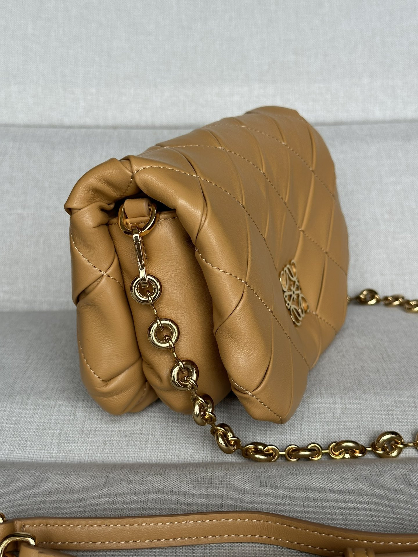 LOEWE Mini Puffer Goya in pleated shiny nappa lambskin 20x6x13cm