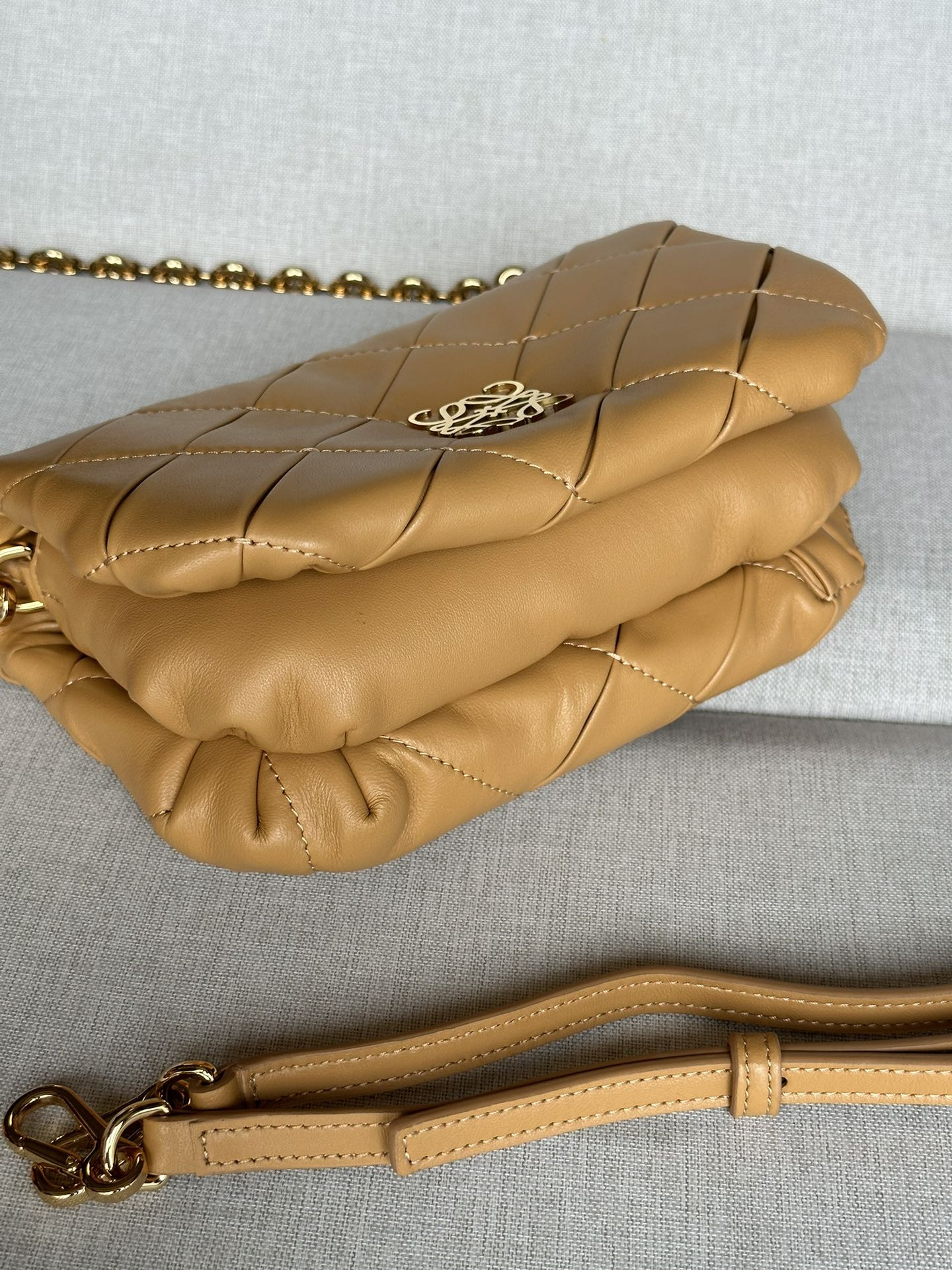 LOEWE Mini Puffer Goya in pleated shiny nappa lambskin 20x6x13cm