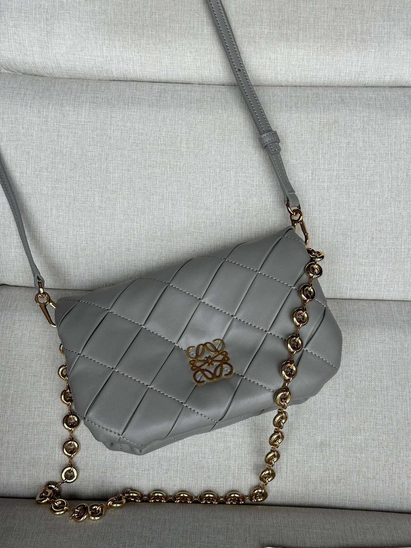 LOEWE Mini Puffer Goya in pleated shiny nappa lambskin 20x6x13cm