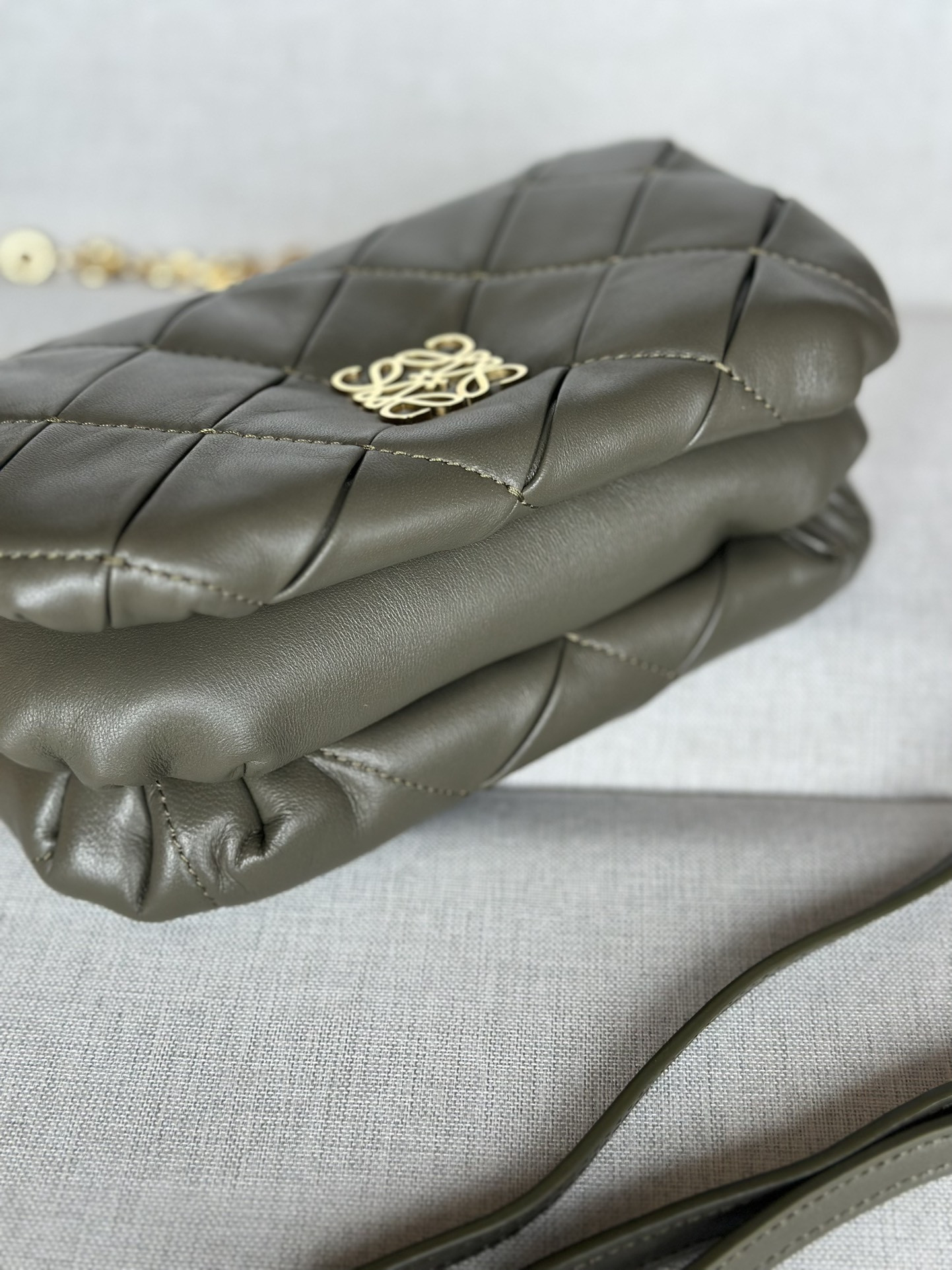 LOEWE Mini Puffer Goya in pleated shiny nappa lambskin 20x6x13cm