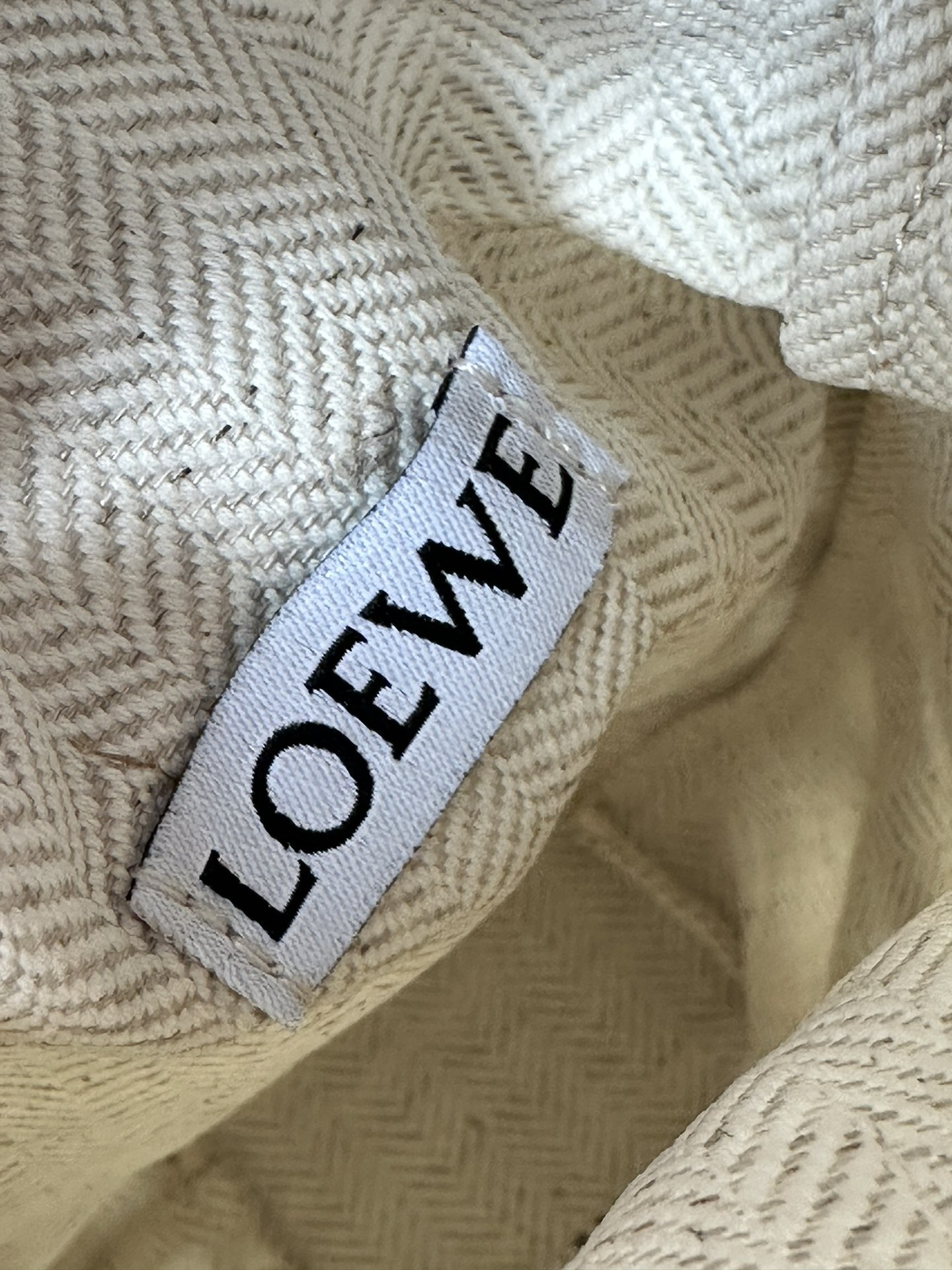LOEWE Anagram cut-out pocket in classic calfskin and canvas 20x11x8cm