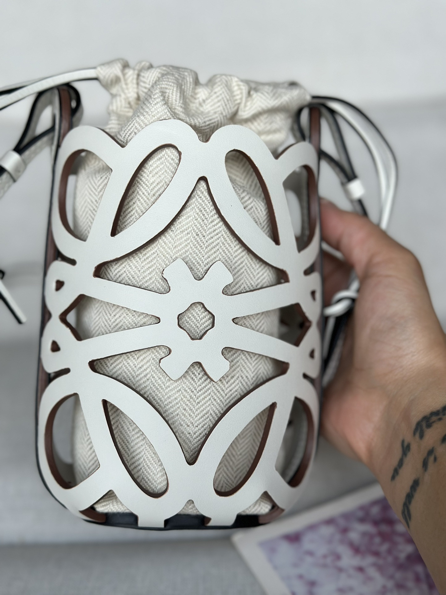 LOEWE Anagram cut-out pocket in classic calfskin and canvas 20x11x8cm